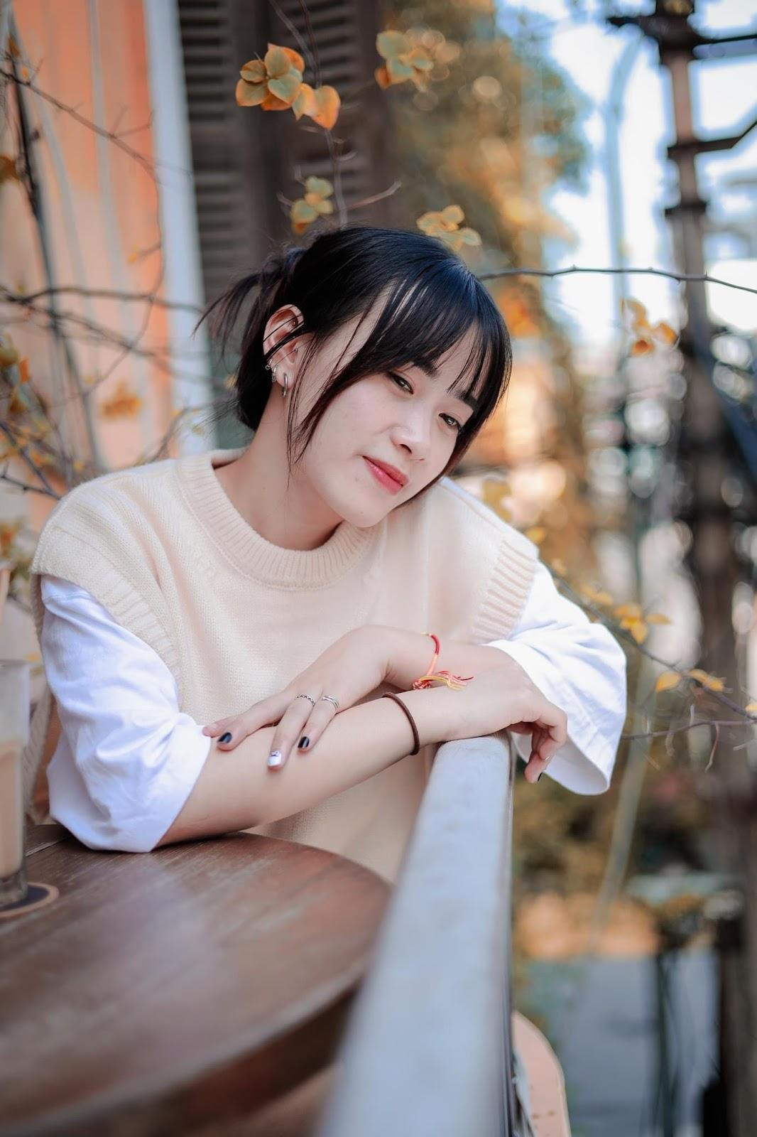 Trúc là cựu sinh viên Học viện Báo chí và Tuyên truyền, đang làm việc tại Đài truyền hình Việt Nam.