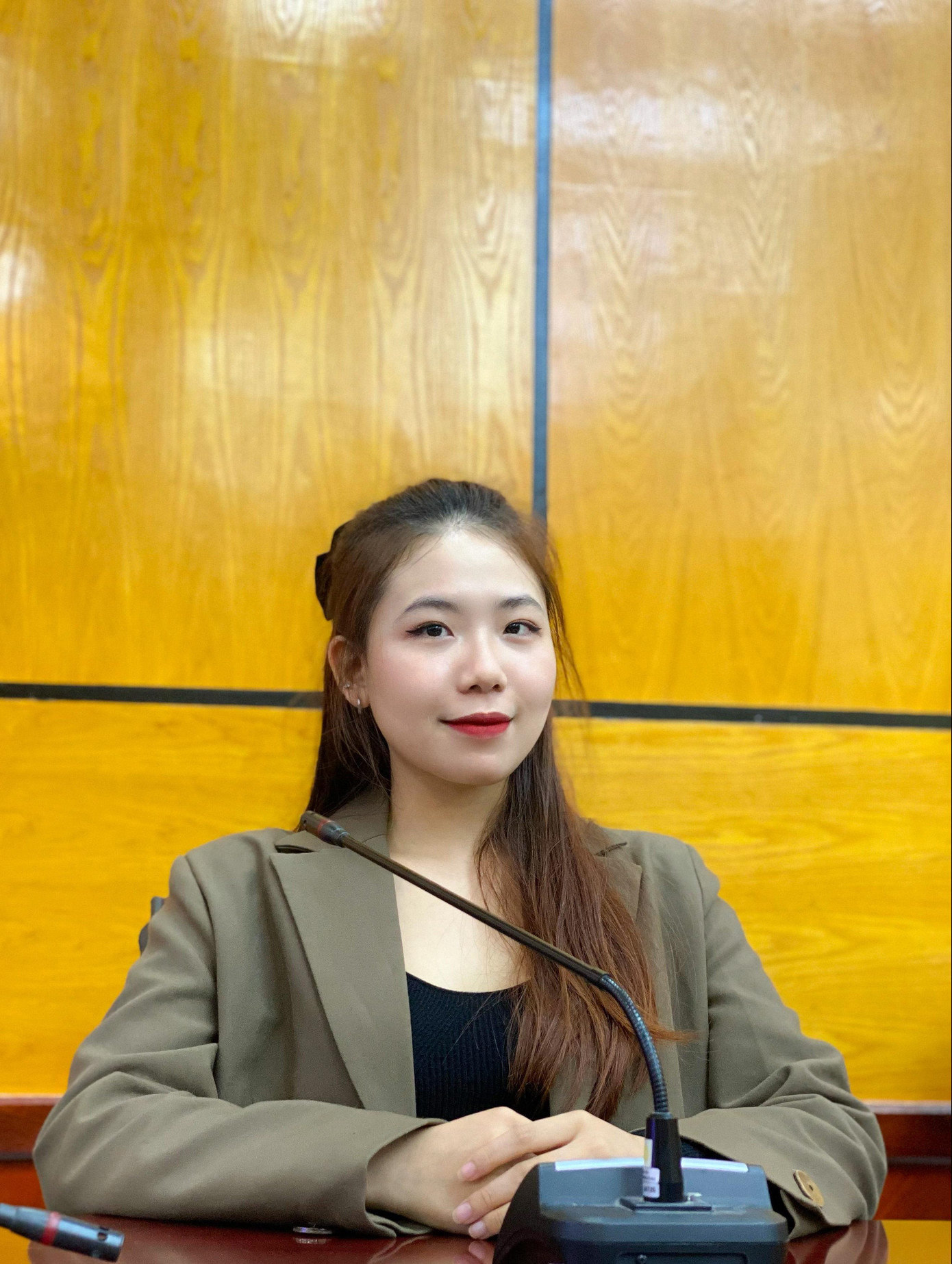 Lan Phương với vai trò là BTC Talkshow: Empowering Girls Talk dưới hình thức tọa đàm diễn ra vào ngày 8/3/2022.