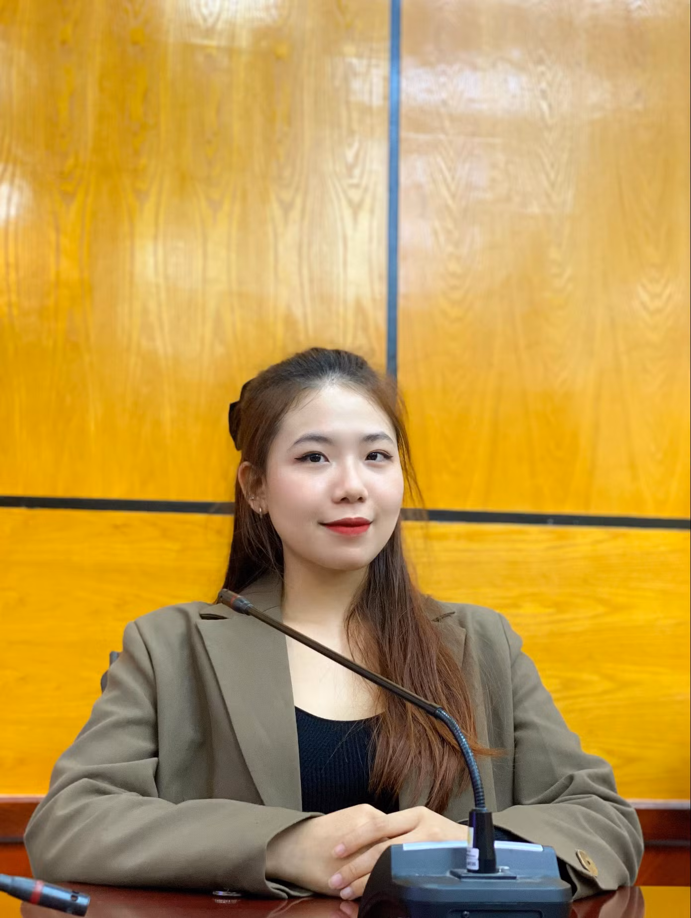 Lan Phương với vai trò là BTC Talkshow: Empowering Girls Talk dưới hình thức tọa đàm diễn ra vào ngày 8/3/2022.