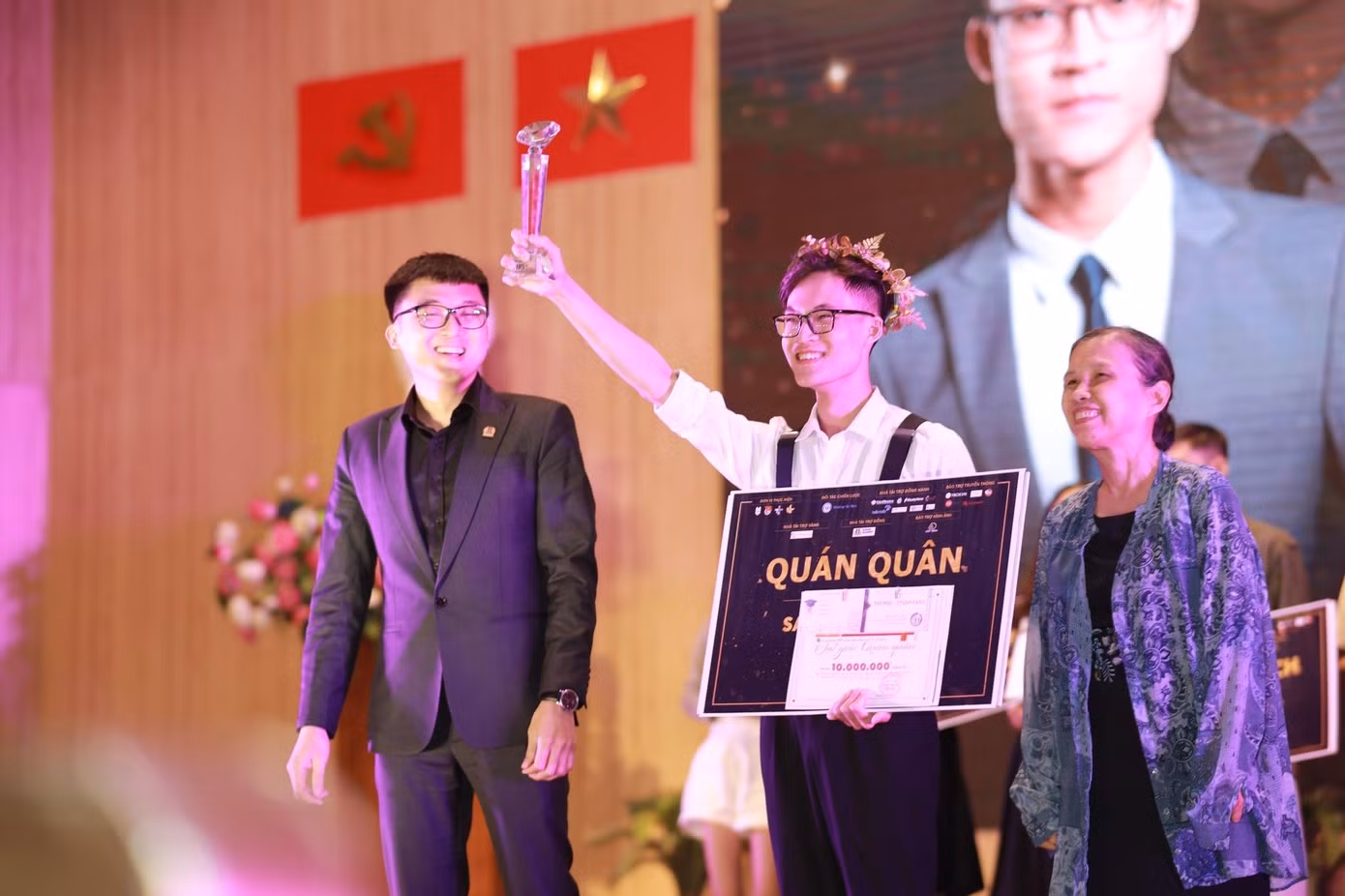 Lê Trúc trở thành Quán quân Cuộc thi Hùng biện Say to Succeed 2022.