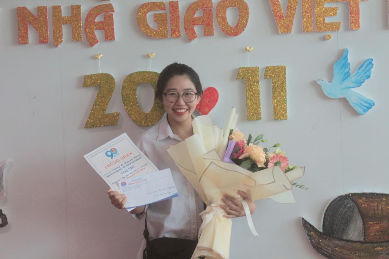 Trải qua 3 năm là sinh viên Đại học Sao Đỏ Nguyệt Hằng đã gặt hái được khá nhiều những phần thưởng qua các cuộc thi, hoạt động mà cô tham gia.