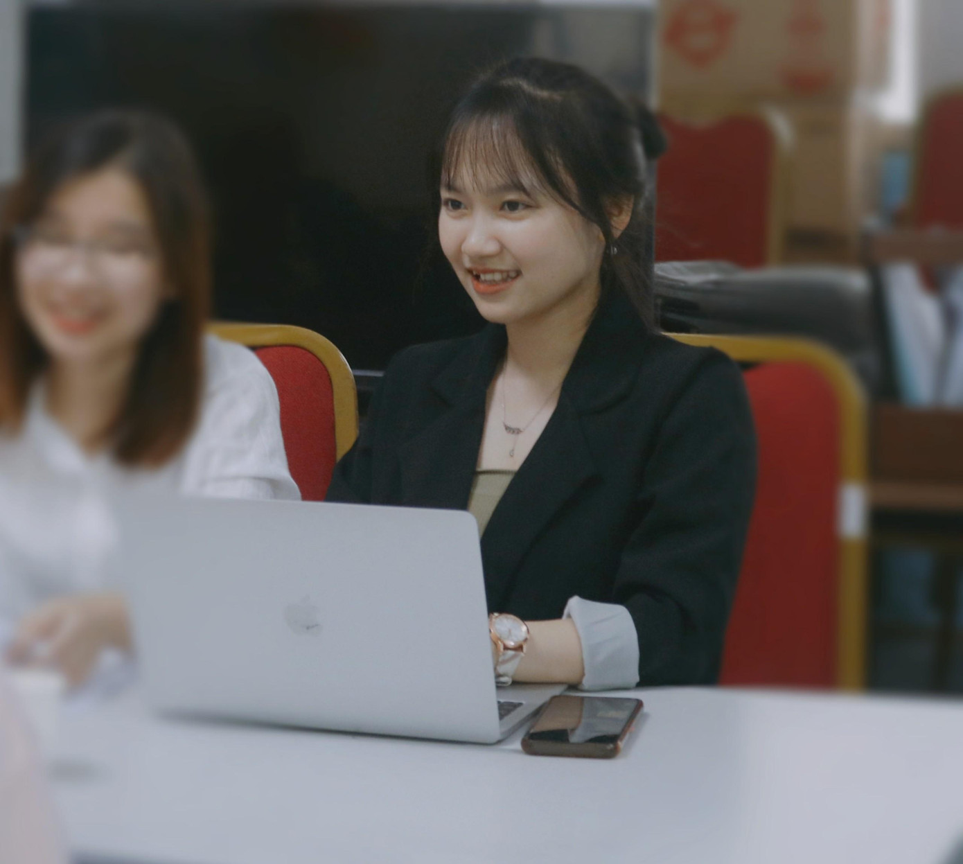 Thùy Dung chọn cho mình công việc về SEO content nhằm tăng &quot;va chạm&quot; thực tế với ngành được đào tạo.