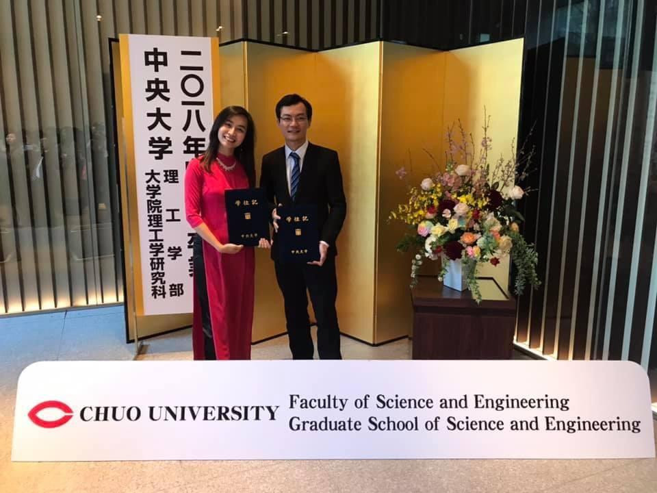 Khánh Hòa tại Đại học Chuo, Nhật Bản trong buổi nhận bằng Thạc sĩ. Khánh Hòa tại Đại học Chuo, Nhật Bản trong buổi nhận bằng Thạc sĩ.