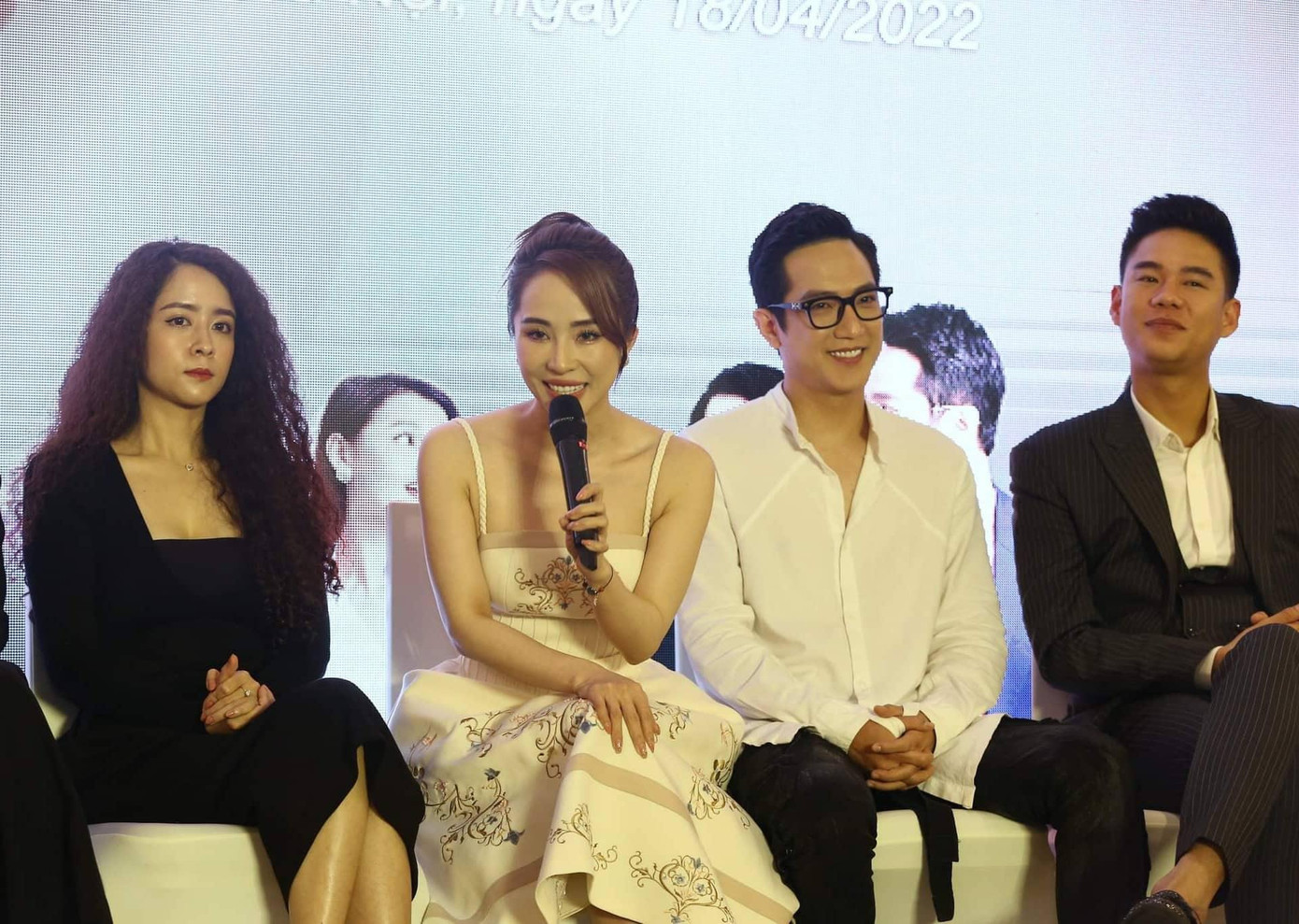 Từ trái sang là các diễn viên: Thùy Dương, Quỳnh Nga, Chí Nhân, Minh Hoàng.