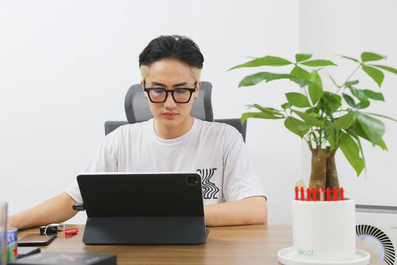 Nguyễn Thái Dương (23 tuổi, sống Hà Nội) hay còn được mọi người biết đến với cái tên Rương Công Nghệ.