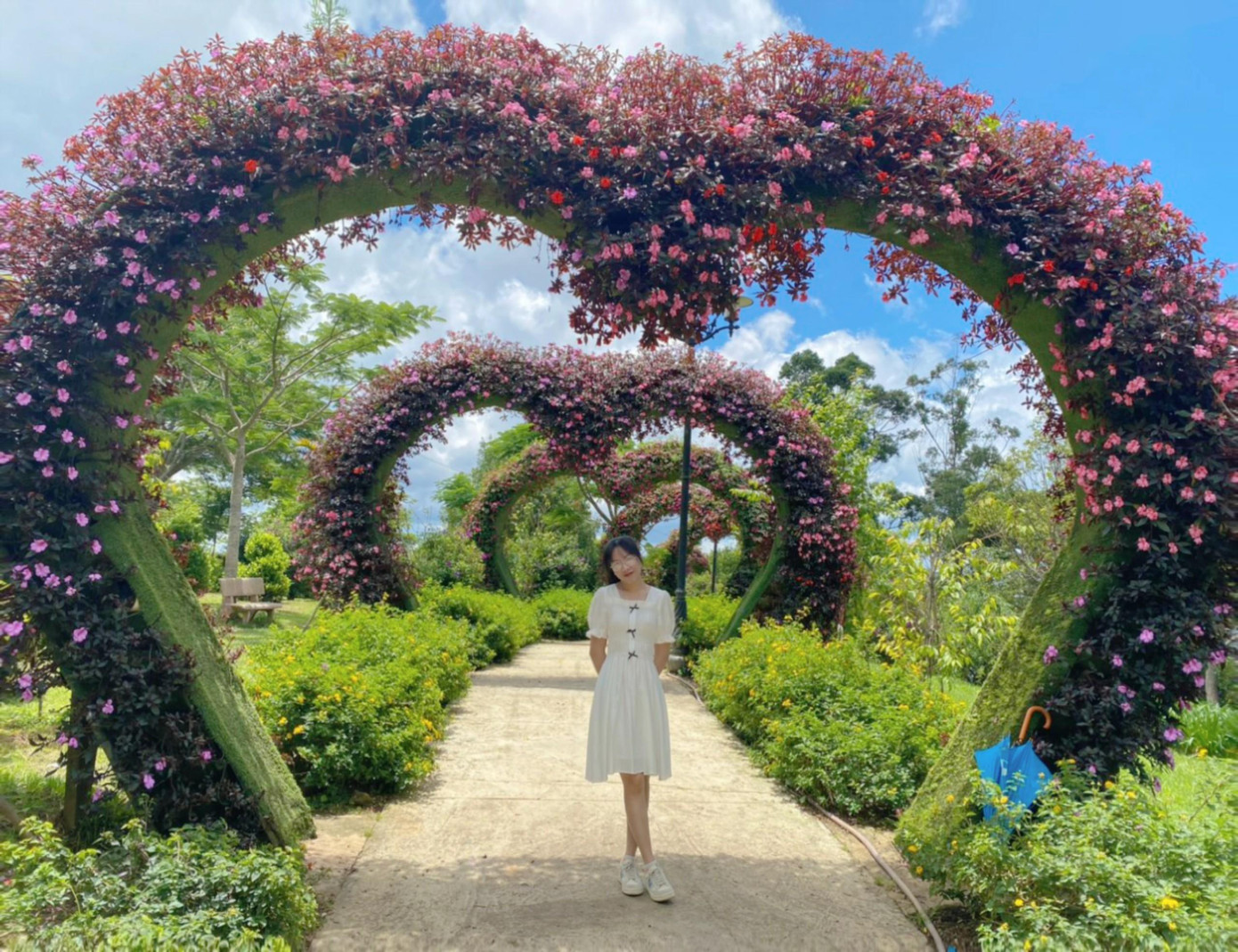 Cô tham gia Ban chấp hành Chi hội và là lớp trưởng lớp 65 Kế toán. Cô tham gia Ban chấp hành Chi hội và là lớp trưởng lớp 65 Kế toán.