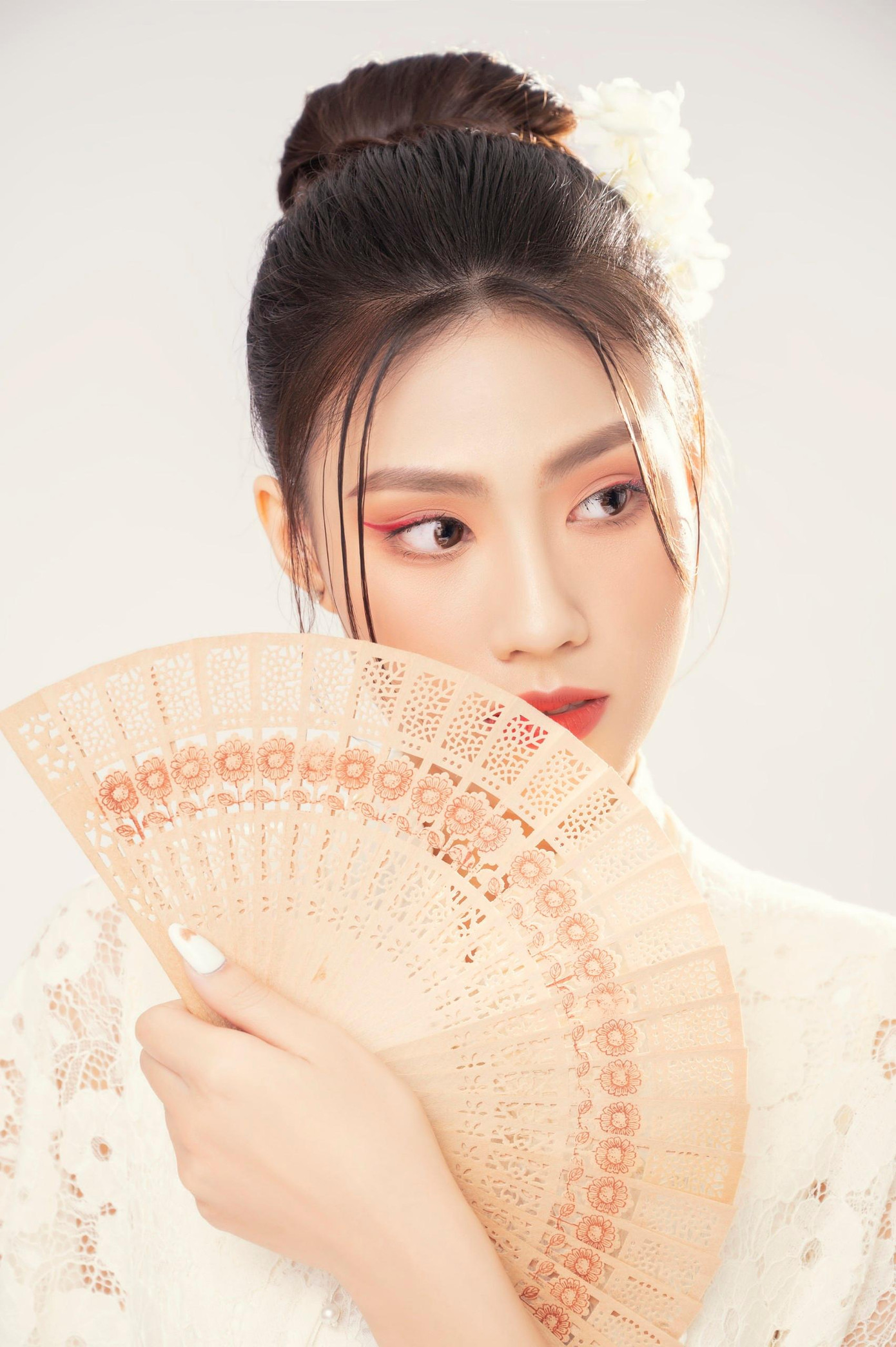 Châu Anh đang theo học tại lớp 11 Lý, trường THPT Chuyên Cao Bằng.