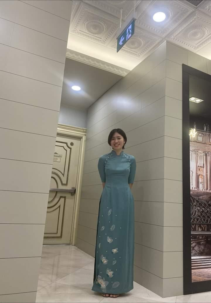 Hồng thường hay chia sẻ về những câu chuyện xung quanh đời sống sinh viên.