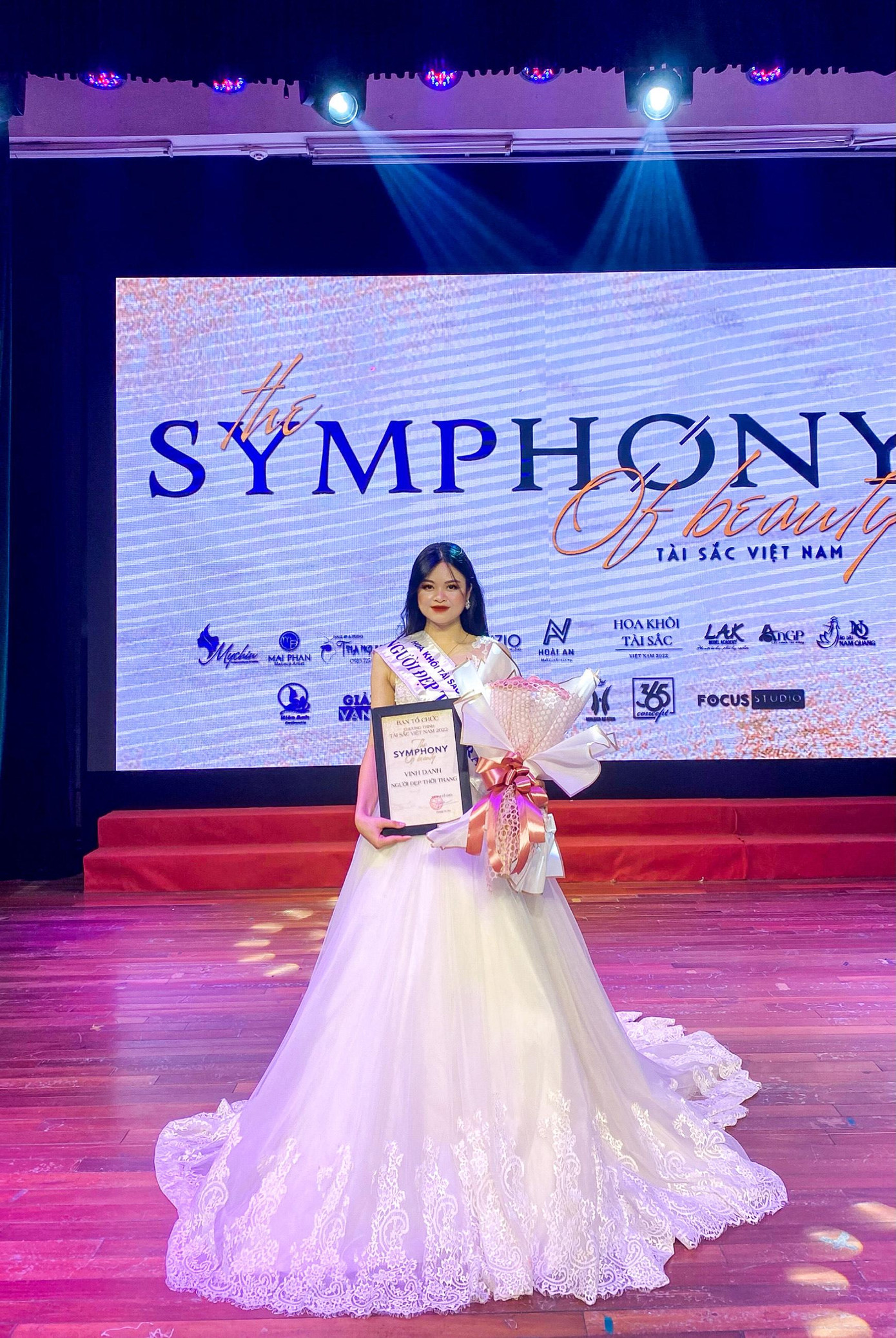 Vừa qua, Hà Phương đã đoạt ngôi vị cao nhất của cuộc thi, trở thành Tân Nữ hoàng nhan sắc 2022.