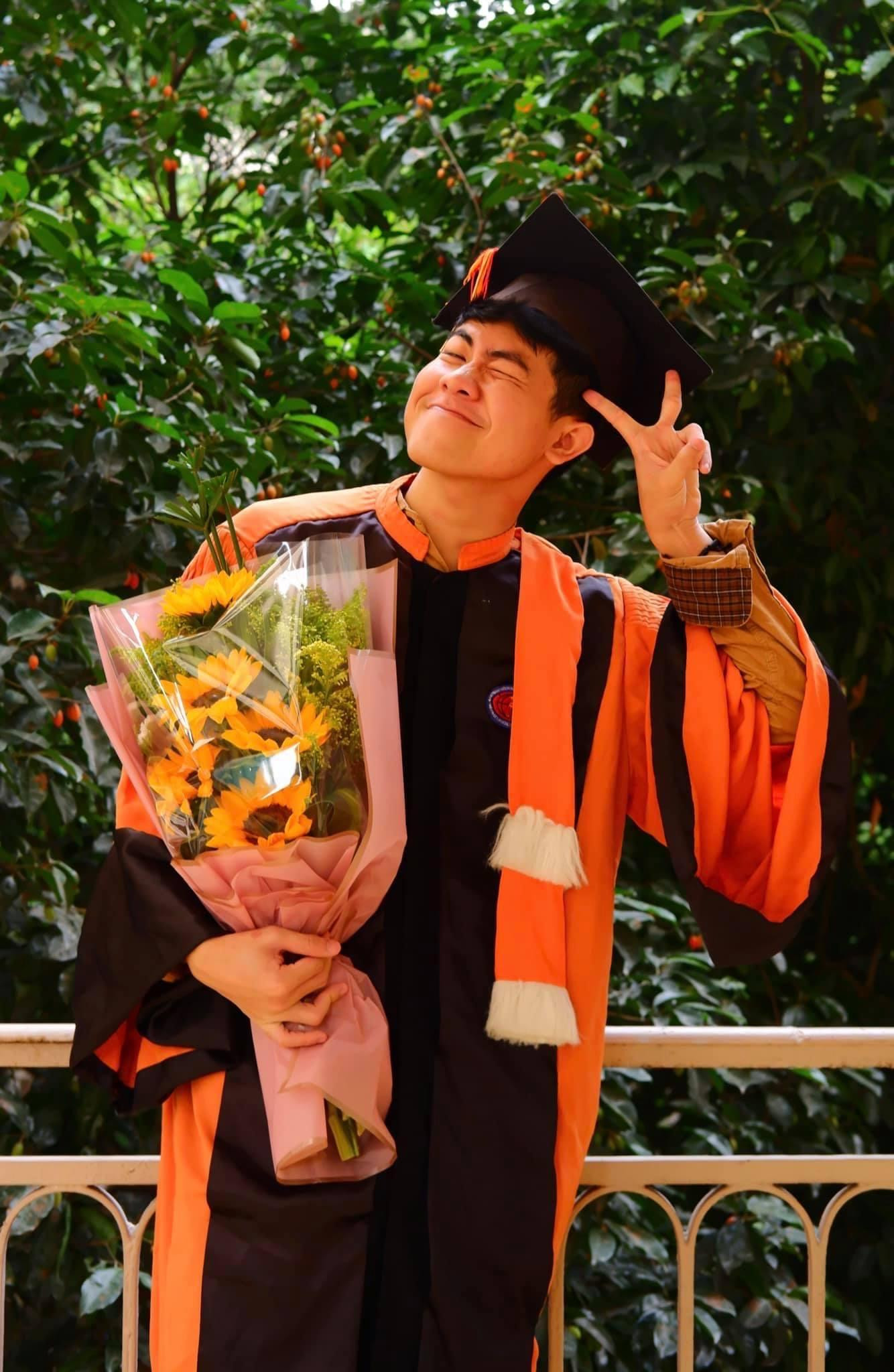 Dani từng là Á khoa đầu ra tốt nghiệp ngành Ngôn ngữ học, sở hữu 35 học bổng trong và ngoài nước, cùng nhiều thành tích ấn tượng khác. Dani từng là Á khoa đầu ra tốt nghiệp ngành Ngôn ngữ học, sở hữu 35 học bổng trong và ngoài nước, cùng nhiều thành tích ấn tượng khác.