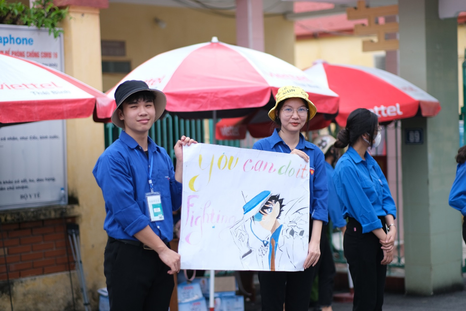 Bức tranh cổ động “bắt trend” nhanh chóng của các tình nguyện viên đội Thanh niên tình nguyện huyện Tiền Hải – Thái Bình.