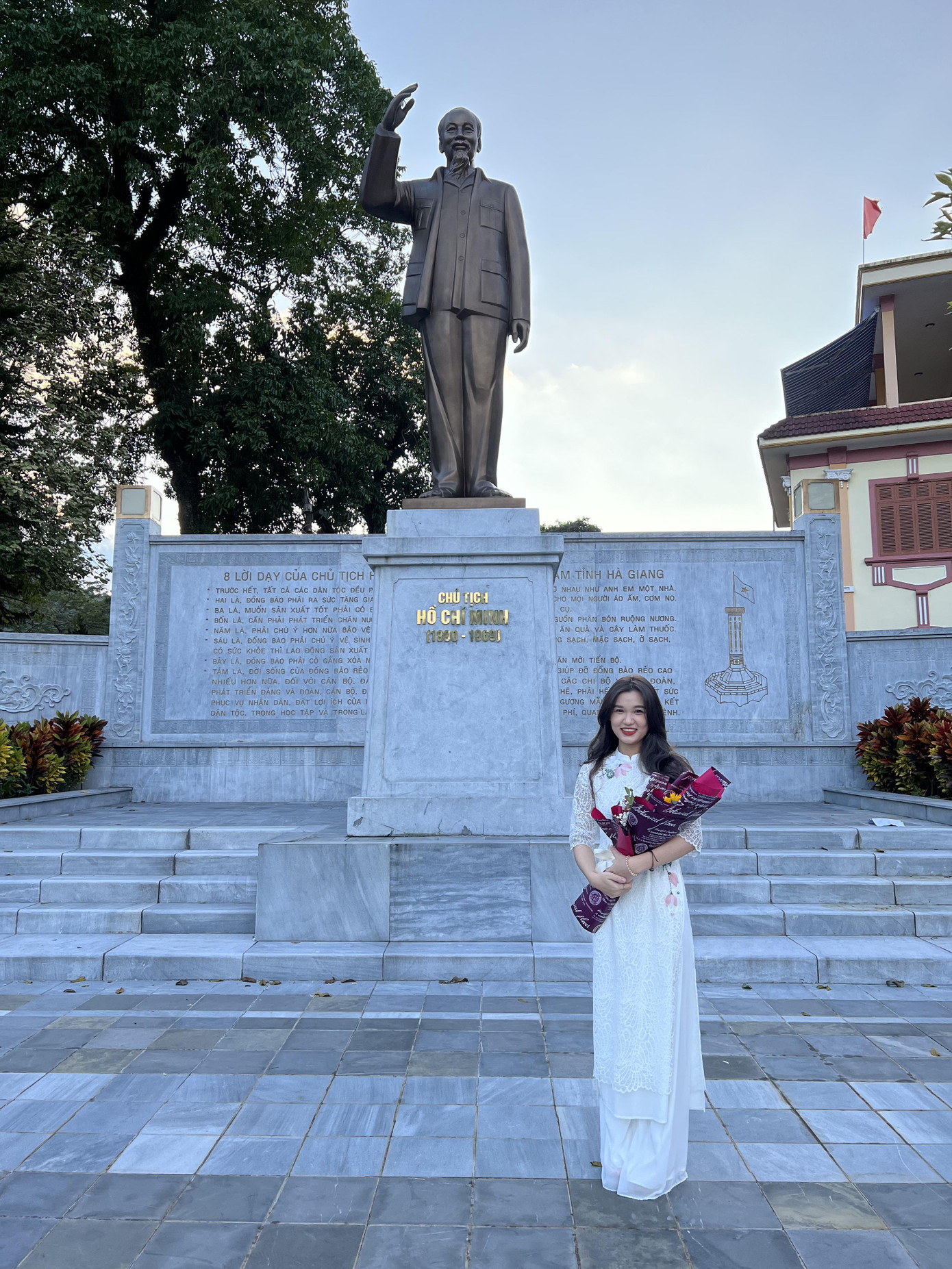 Hoàng Vân Anh - Đảng viên trẻ của Trường Đại học Kinh tế Quốc dân.