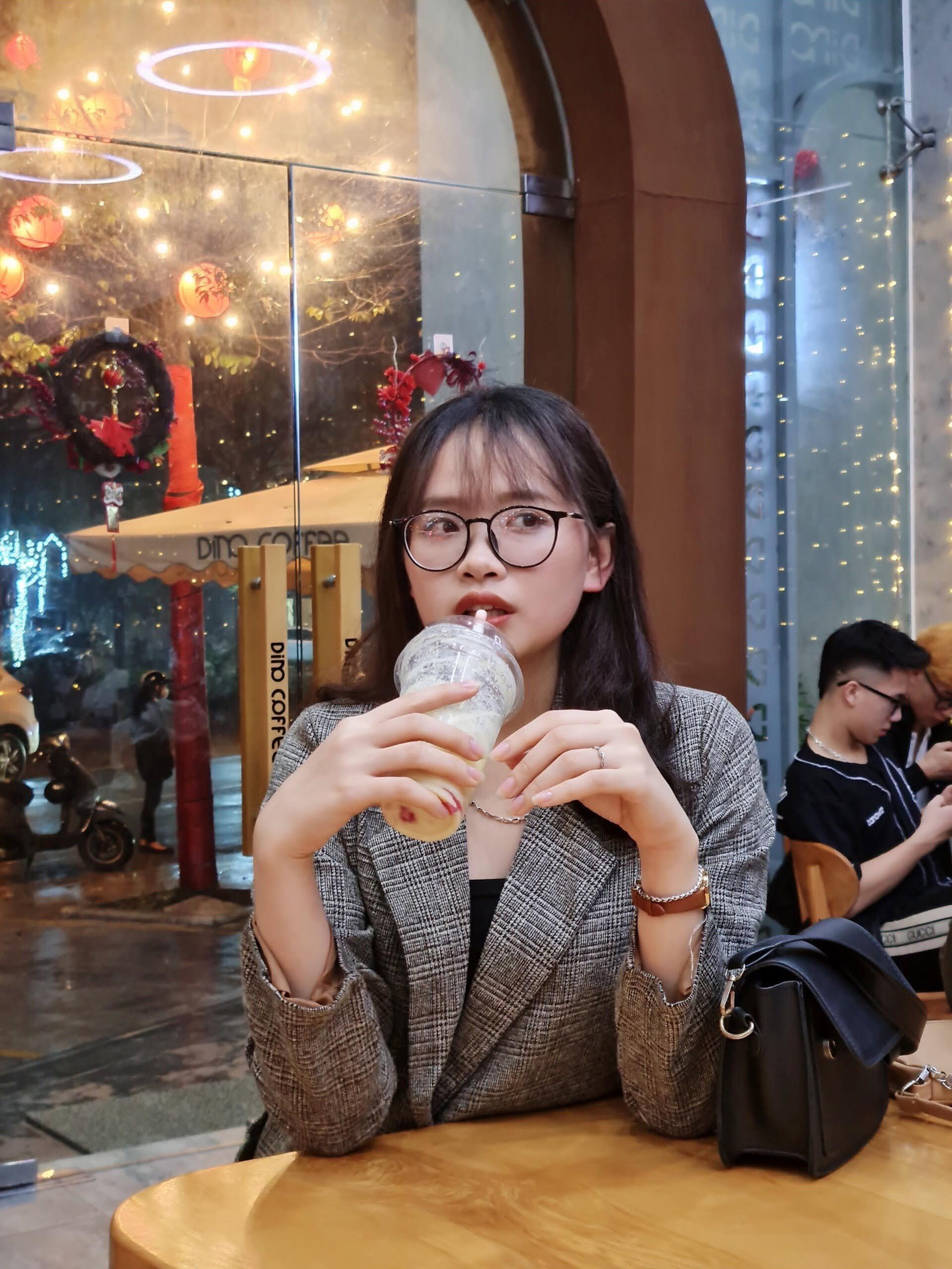 Trong thời gian học online ngôi trường đã có sự thay đổi, khiến Mỹ Ngọc không khỏi ngỡ ngàng.