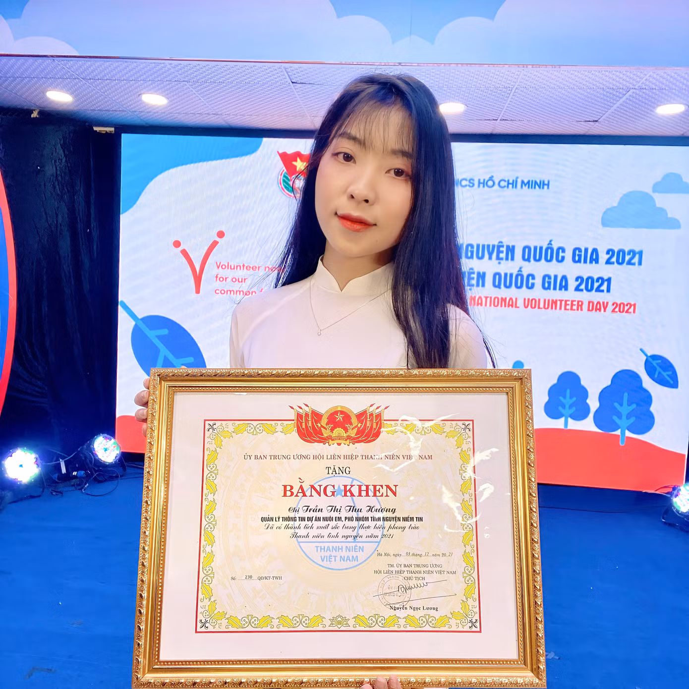 Thu Hương đạt “Top 50 cá nhân có thành tích xuất sắc trong thực hiện phong trào Thanh niên Tình nguyện năm 2021” do Hội liên hiệp Thanh niên Việt Nam trao tặng. Thu Hương đạt “Top 50 cá nhân có thành tích xuất sắc trong thực hiện phong trào Thanh niên Tình nguyện năm 2021” do Hội liên hiệp Thanh niên Việt Nam trao tặng.