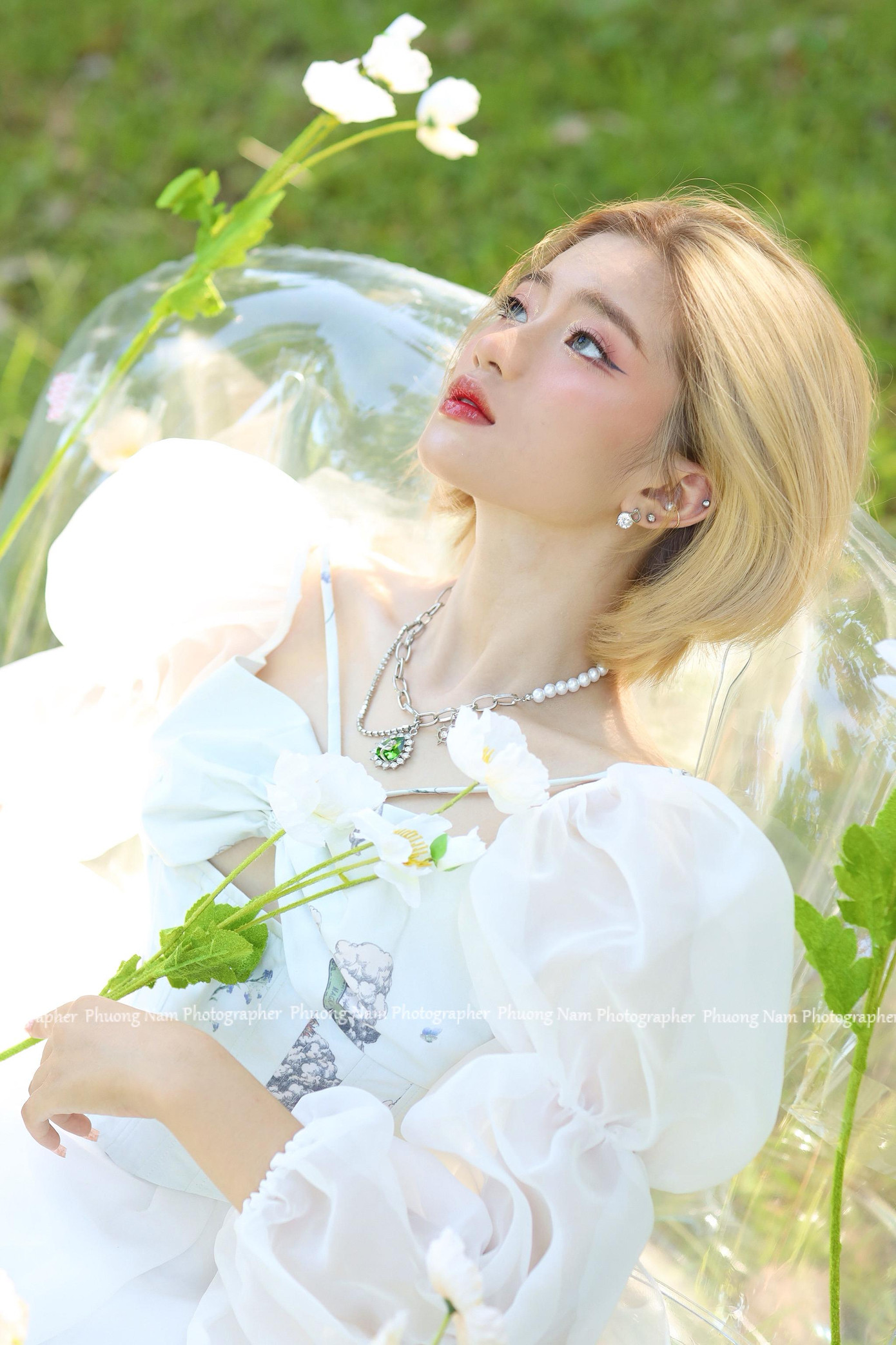 Mang trong mình niềm đam mê với vẽ và nghệ thuật từ khi còn nhỏ, dù chưa qua một trường lớp đào tạo bài bản nào, tuy nhiên, “vẽ” dường như là một thiên phú đối với Khánh Nhung. Mang trong mình niềm đam mê với vẽ và nghệ thuật từ khi còn nhỏ, dù chưa qua một trường lớp đào tạo bài bản nào, tuy nhiên, “vẽ” dường như là một thiên phú đối với Khánh Nhung.