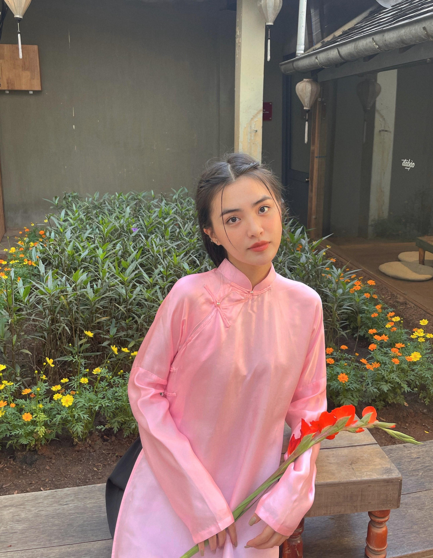 Hoàng Vi gây ấn tượng bởi tính cách vui vẻ, lạc quan. Ảnh: NVCC