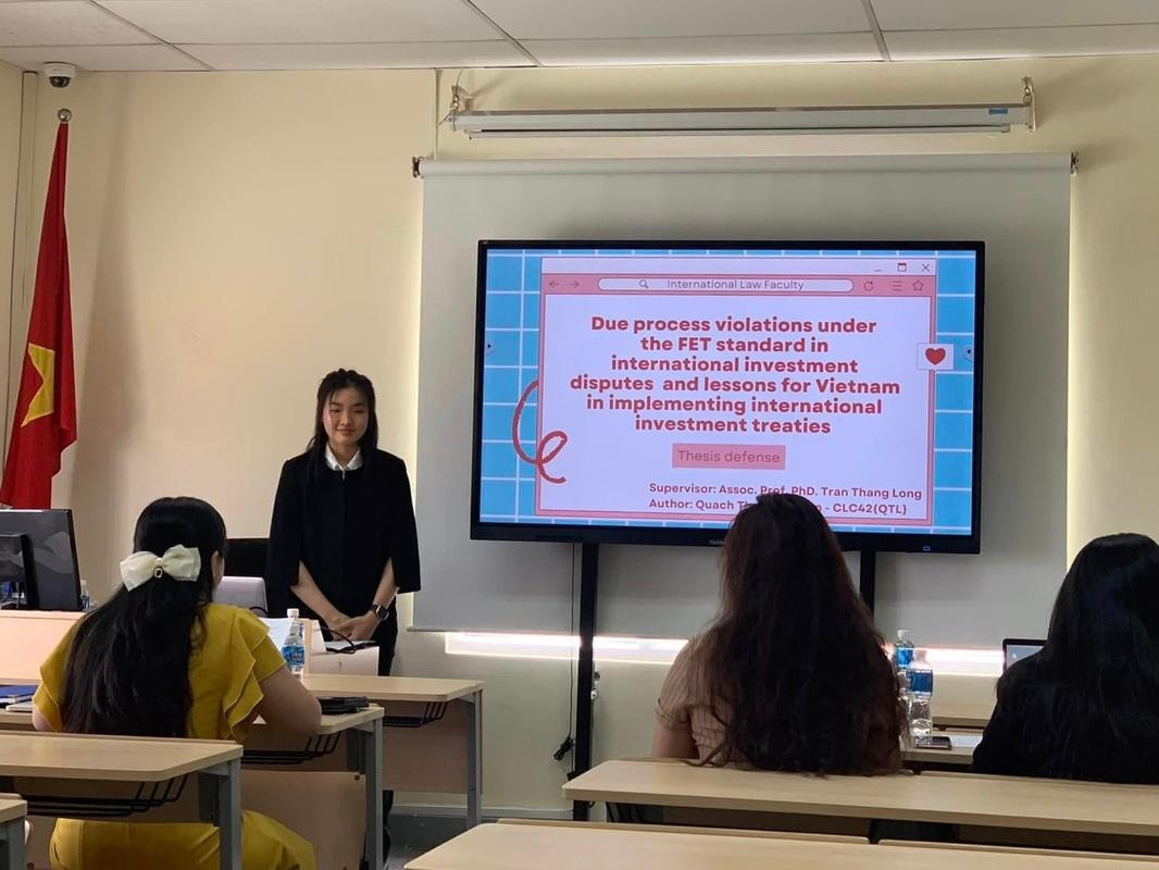 Khoá luận tốt nghiệp của Vịnh An được thực hiện bằng tiếng Anh và đạt 9.8/10 điểm Khoá luận tốt nghiệp của Vịnh An được thực hiện bằng tiếng Anh và đạt 9.8/10 điểm