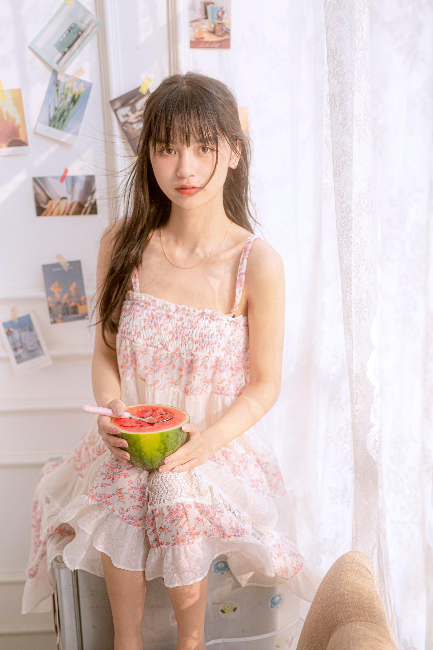 Tiểu Mễ nhận thấy, nghề mẫu ảnh cũng vất vả không kém những công việc khác, phải đổ rất nhiều mồ hôi, công sức thì mới tạo ra được những tấm hình đẹp.