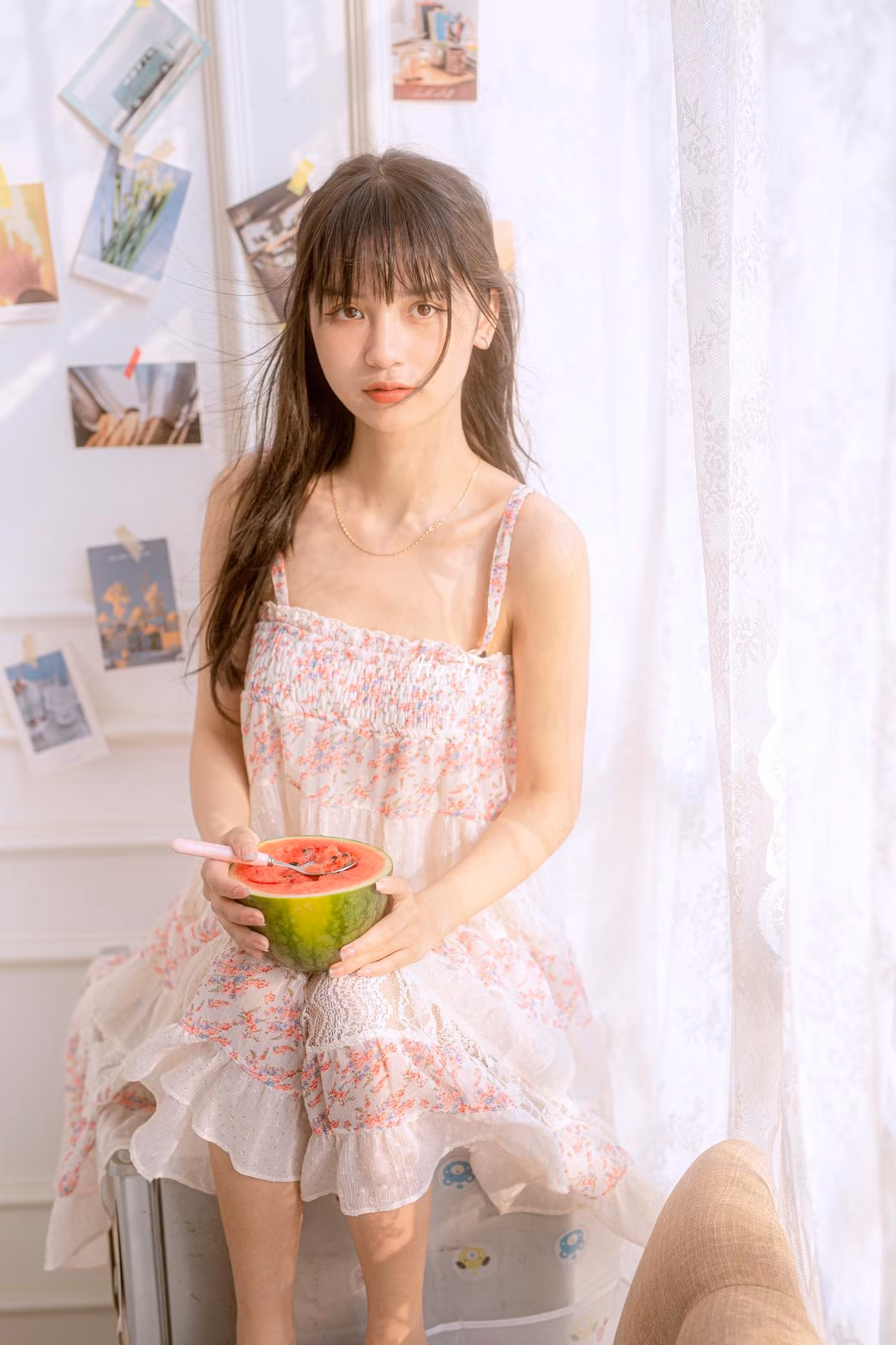 Tiểu Mễ nhận thấy, nghề mẫu ảnh cũng vất vả không kém những công việc khác, phải đổ rất nhiều mồ hôi, công sức thì mới tạo ra được những tấm hình đẹp.