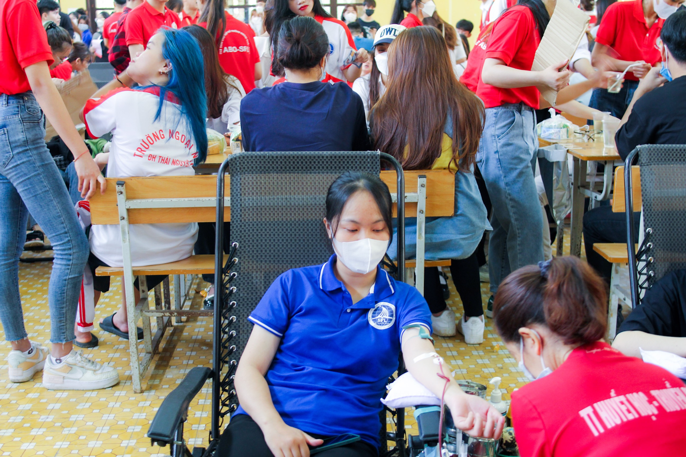 Xuân Hương tham gia hiến máu nhân đạo. Xuân Hương tham gia hiến máu nhân đạo.