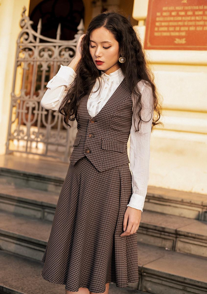 Vốn xuất thân trong gia đình có truyền thống là y sĩ. Vì vậy từ nhỏ, nghệ thuật không phải là con đường Thanh Bình được gia đình hướng đến.