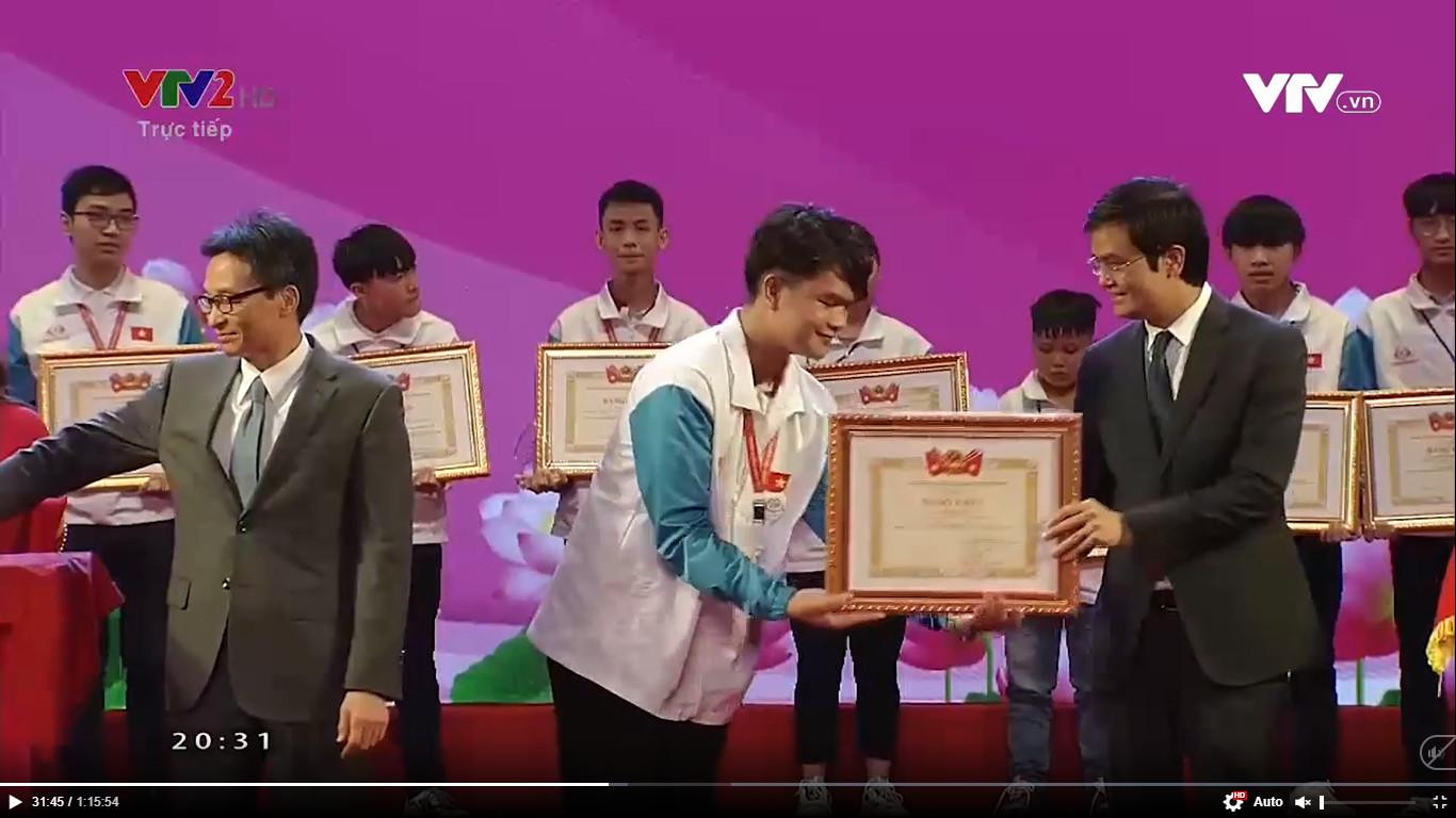 Nhân Kiệt được bác Vũ Đức Đam - Phó Thủ tướng và anh Bùi Quang Huy - Bí thư thường trực Trung ương Đoàn trao giải tại cuộc thi Tuổi trẻ học tập và làm theo tư tưởng, đạo đức, phong cách Hồ Chí Minh. Nhân Kiệt được bác Vũ Đức Đam - Phó Thủ tướng và anh Bùi Quang Huy - Bí thư thường trực Trung ương Đoàn trao giải tại cuộc thi Tuổi trẻ học tập và làm theo tư tưởng, đạo đức, phong cách Hồ Chí Minh.