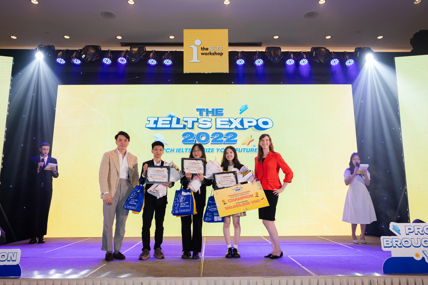 Đội thi The Meteorite trở thành quán quân của Trại Hùng biện “Speak Yourself”. Đội thi The Meteorite trở thành quán quân của Trại Hùng biện “Speak Yourself”.