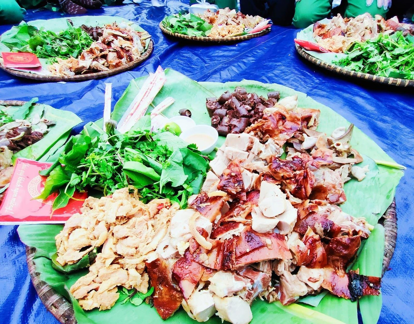 Mâm đồ ăn đầy hấp dẫn mà Trung tâm chuẩn bị cho các “chiến sĩ” như Bảo.