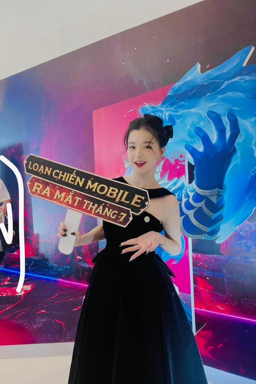 Huỳnh Yến Ngọc sinh năm 1992 được biết đến là một cô nàng streamer xinh đẹp trong giới game thủ. Huỳnh Yến Ngọc sinh năm 1992 được biết đến là một cô nàng streamer xinh đẹp trong giới game thủ.