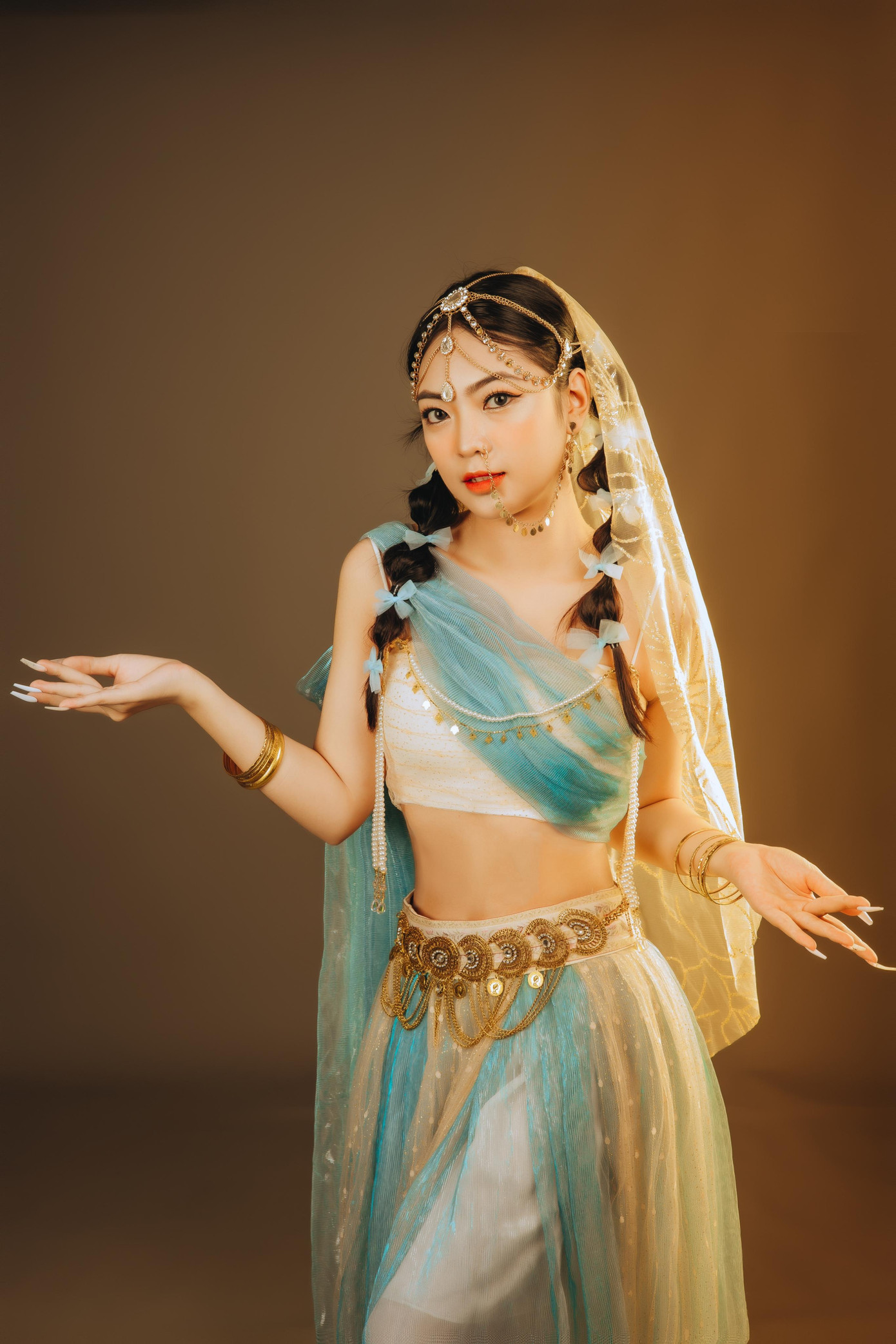 Thanh Tâm tham gia công việc mẫu ảnh.