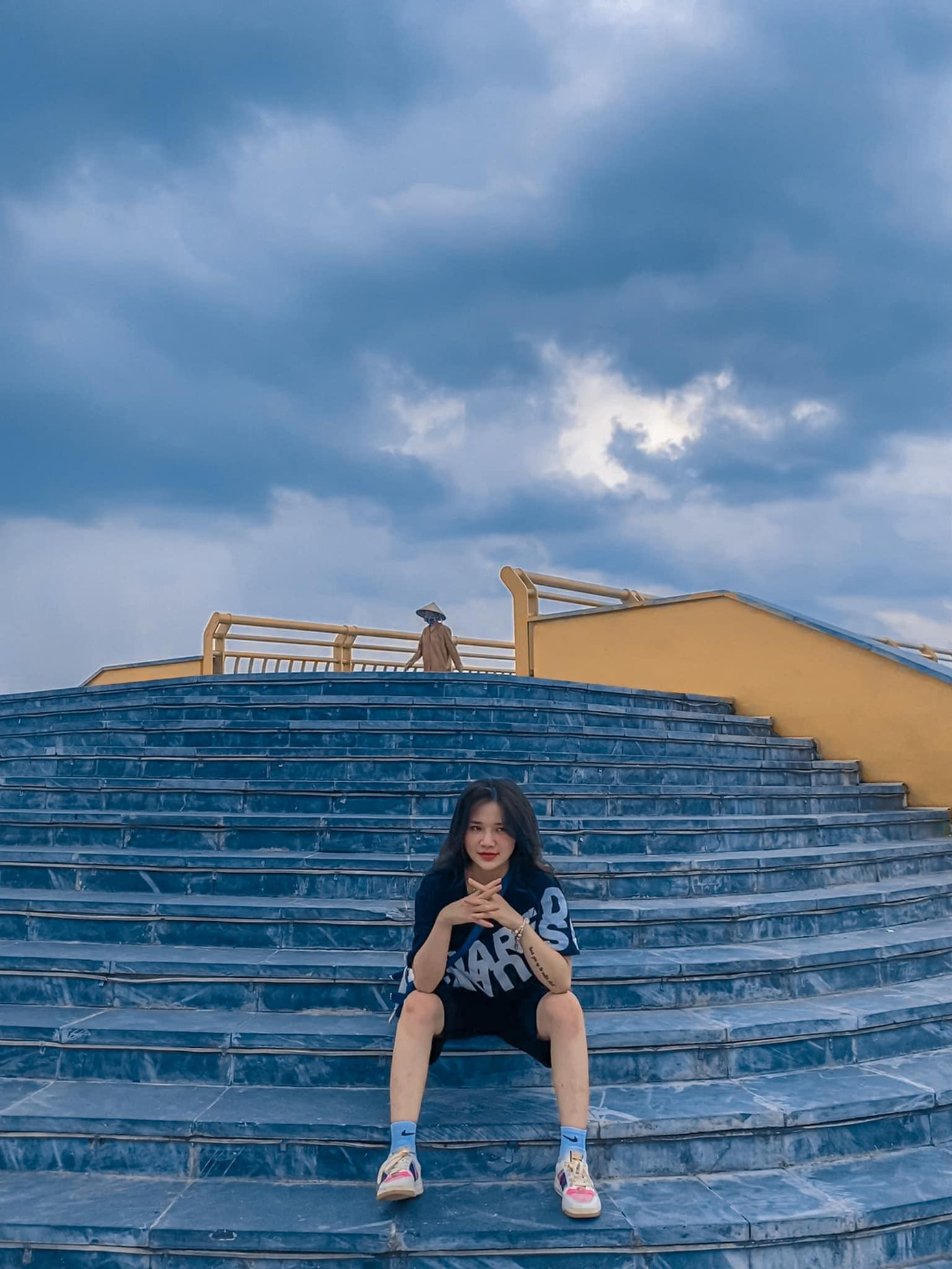 Trải qua nhiều năm làm việc, Yến quyết tâm thi lại vào trường ĐH Đại Nam.