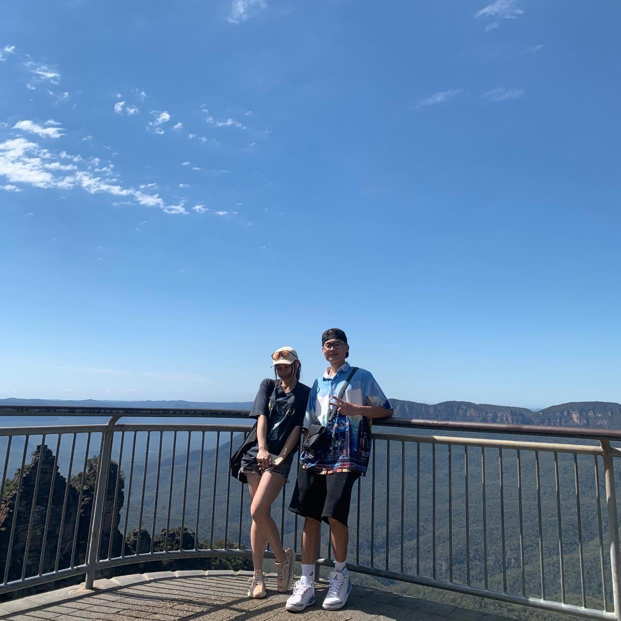 Hồng Ngọc và anh trai ruột cùng du học tại Sydney, Úc. Hồng Ngọc và anh trai ruột cùng du học tại Sydney, Úc.