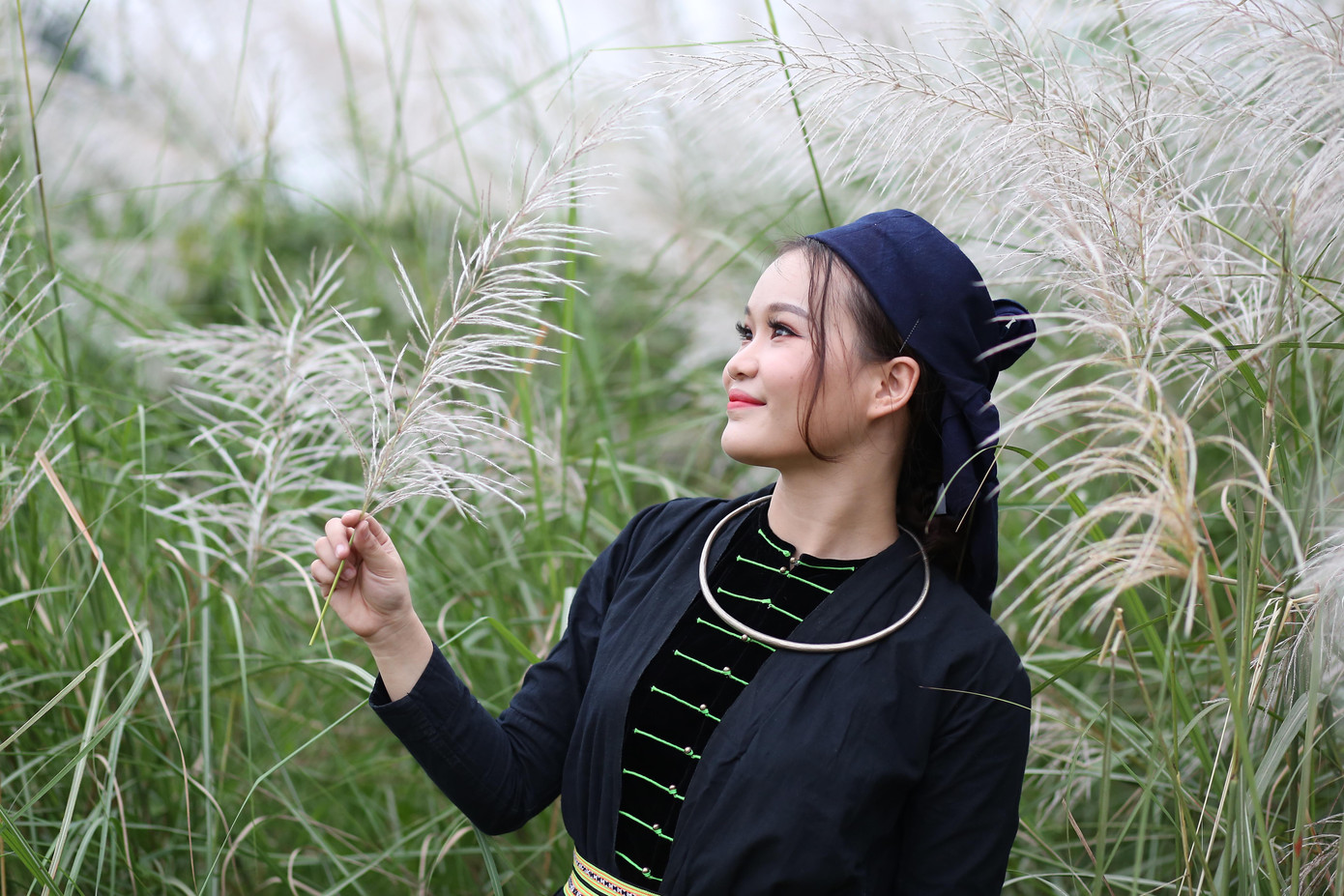 Hoài Thương trước khi về quê cô đã từng làm rất nhiều công việc liên quan đến tiếng Trung.