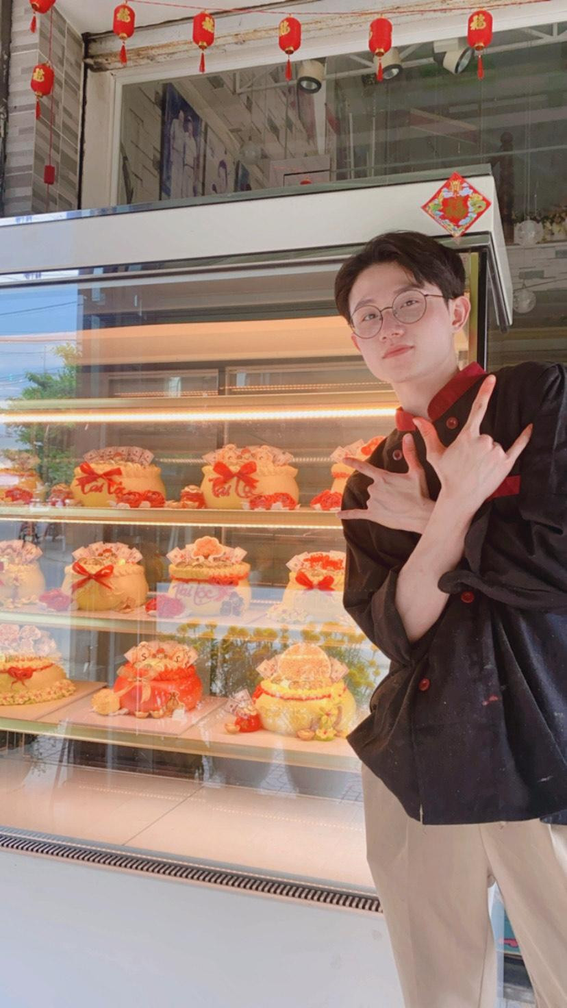 Đối với Thái Thịnh, nghề làm bánh kem cũng là một bộ môn nghệ thuật, đòi hỏi người làm nhiều yếu tố cao.