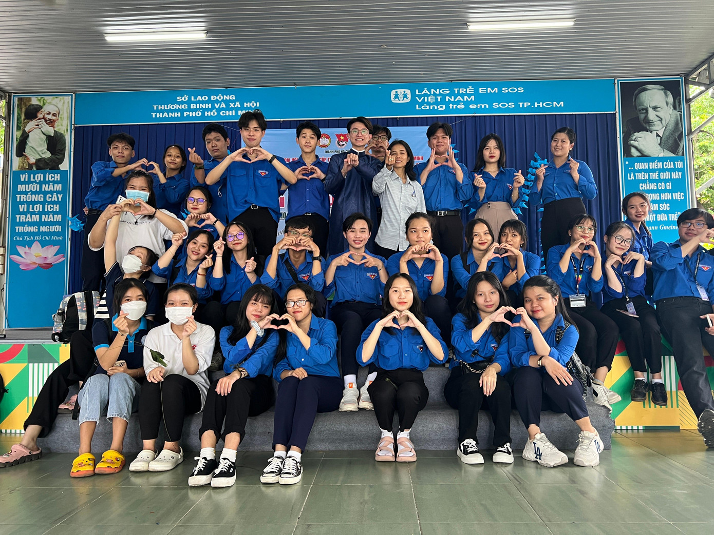 Ấp ủ mong ước, có thể tạo nên một chuyến thiện nguyện, tặng quà cho các trẻ mồ côi từ lâu, ở tuổi 22, Thái Thịnh đã tự tổ chức thành công chuyến thiện nguyện đầu tiên của bản thân mình.