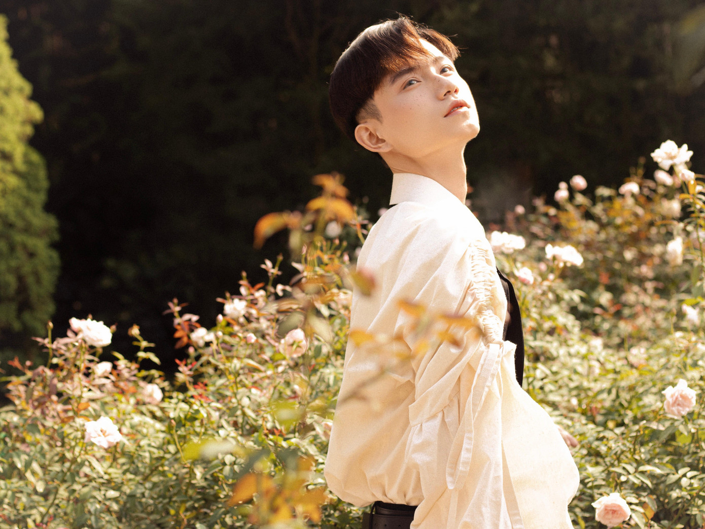 Thái Thịnh (sinh năm 2000) được biết đến là chàng diễn viên múa đa tài, đồng thời là chủ tiệm của một cửa hàng bánh kem tại Thành phố Hồ Chí Minh.