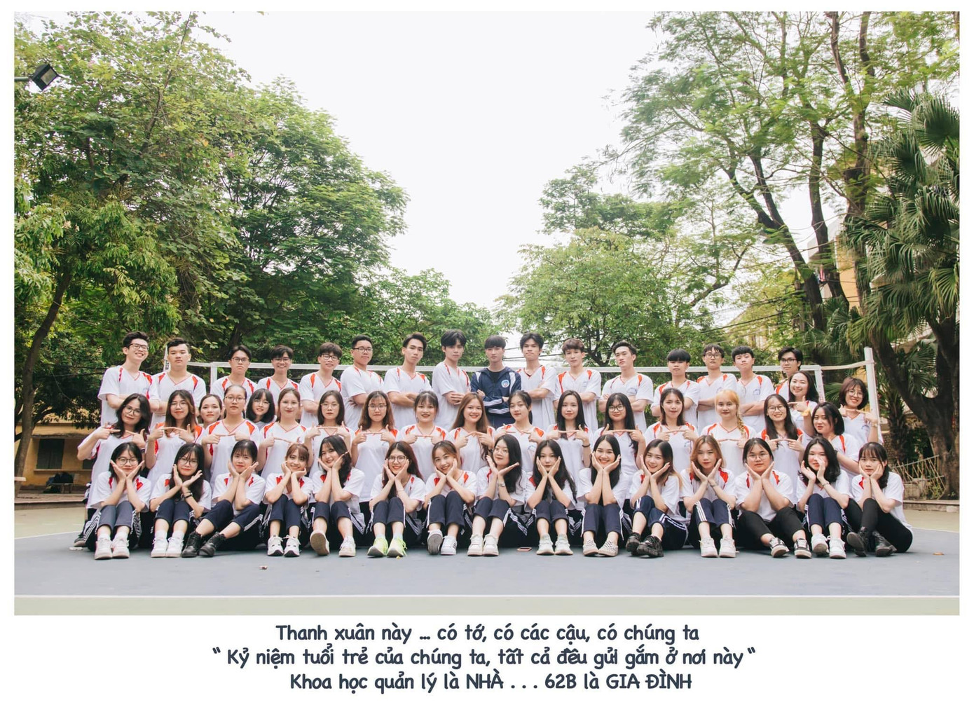 Tập thể Khoa học Quản lý 62B trường đại học Kinh tế Quốc Dân.