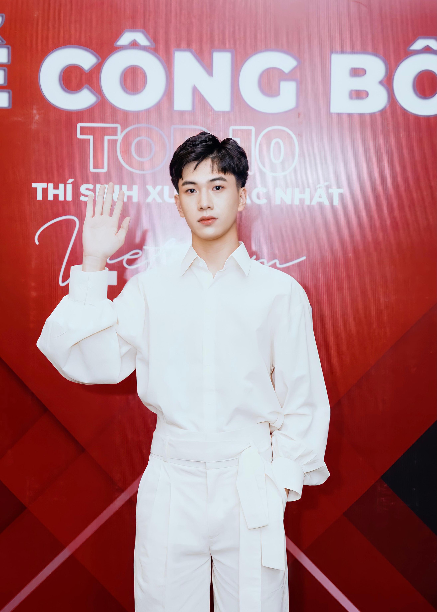 Quốc Việt bày tỏ: “Bản thân mình luôn thầm biết ơn vì bố mẹ đã ban cho mình một hình hài lành lặn và có một khuôn mặt sáng."