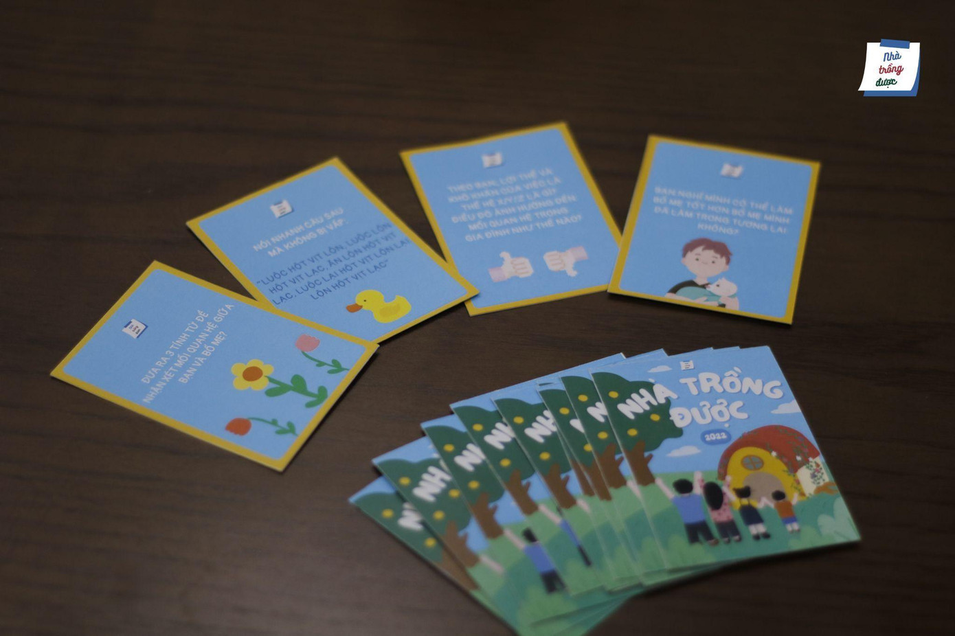 Bộ bài “sự thật hay thách thức” mang dấu ấn của sự kiện.