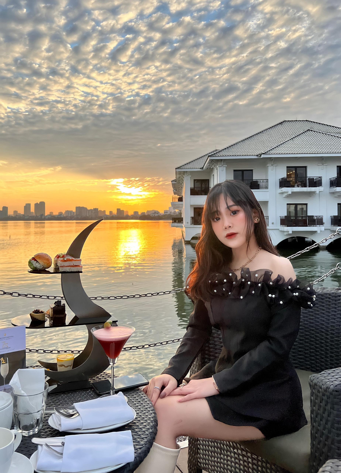 Hiện, Ngọc Mai đang là sinh viên ngành Quản trị kinh doanh của trường Đại học Kinh doanh và Công nghệ Hà Nội.