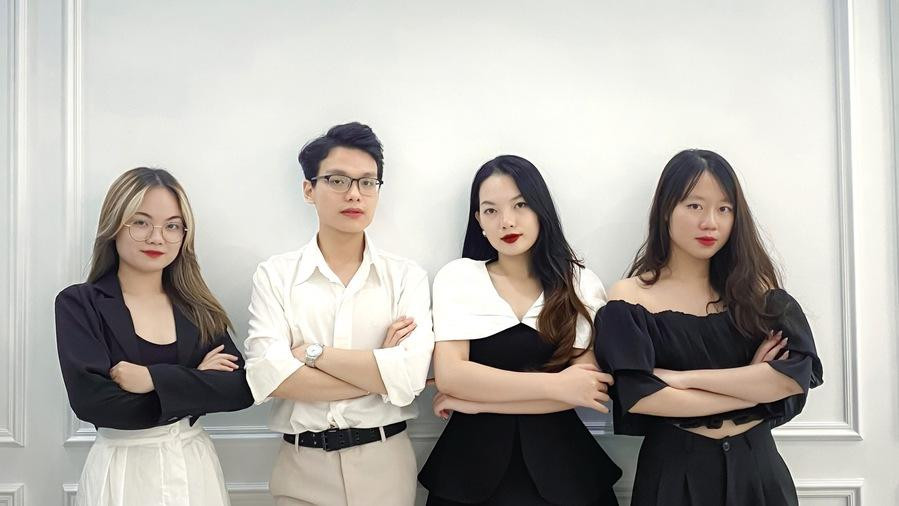 Hoàng Nam cùng các bạn sinh viên trong Ban Điều hành dự án Hộ chiếu tương lai. Hoàng Nam cùng các bạn sinh viên trong Ban Điều hành dự án Hộ chiếu tương lai.