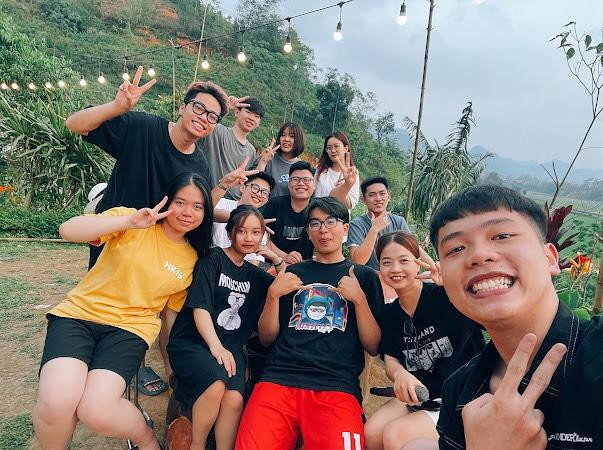 Tham gia các câu lạc bộ, Yến Nhi có thêm kĩ năng mới như quay, chụp, edit, viết bài cũng như có thêm nhiều chuyến đi trải nghiệm, chuyến đi chơi xa cùng mọi người trong ban. Tham gia các câu lạc bộ, Yến Nhi có thêm kĩ năng mới như quay, chụp, edit, viết bài cũng như có thêm nhiều chuyến đi trải nghiệm, chuyến đi chơi xa cùng mọi người trong ban.