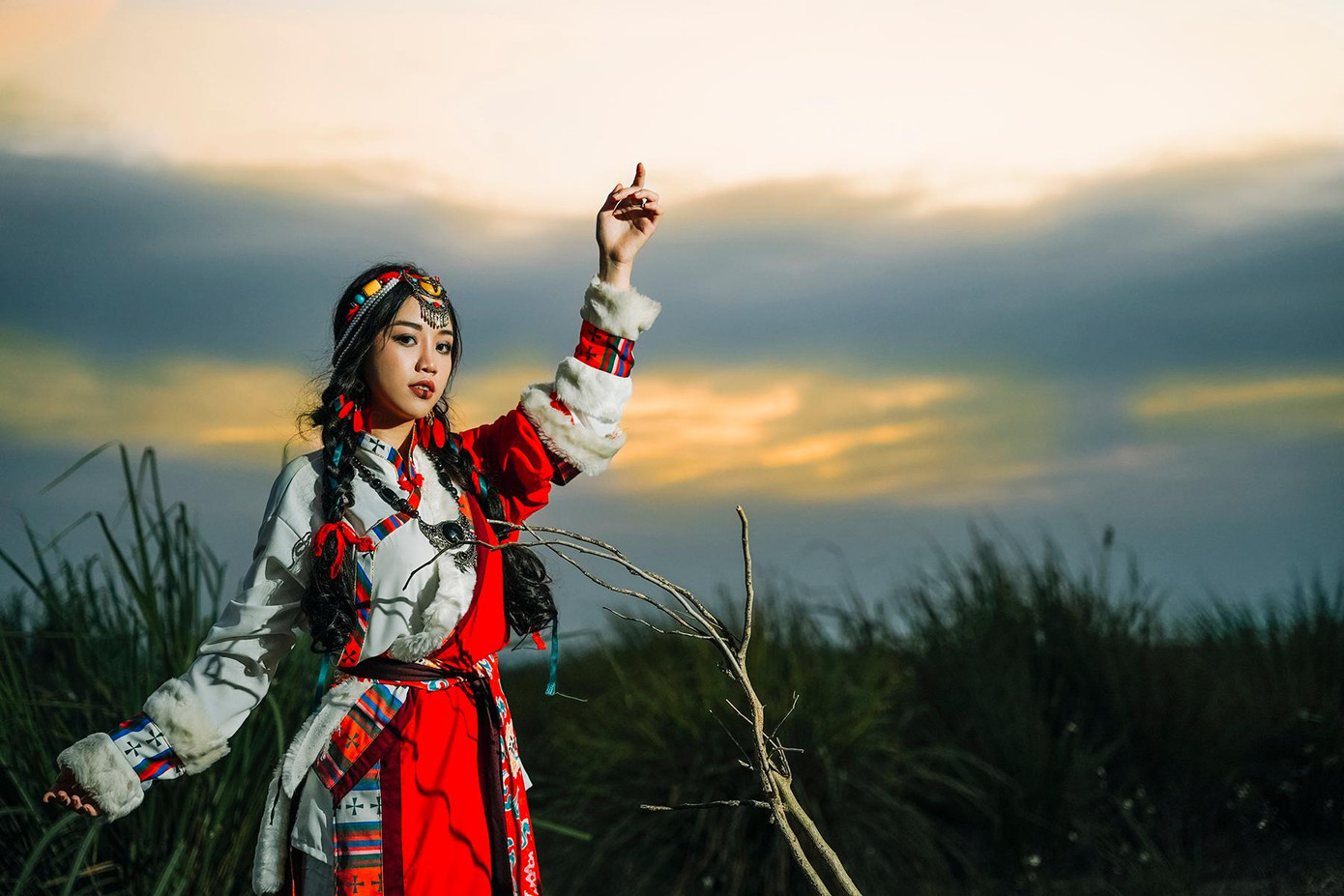 Bên cạnh công việc học, Kim Liên còn đang thử sức với nhiều công việc khác như hát, múa, làm người mẫu ảnh và MC tự do.