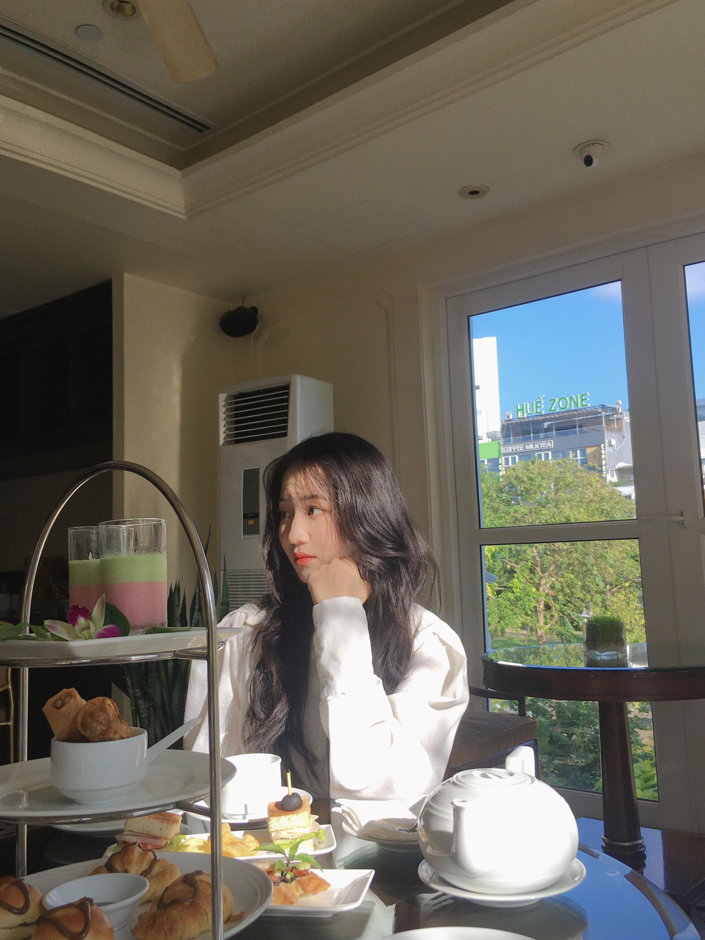 Trên con đường vươn tới ước mơ, Tú Trinh không ngần ngại trải nghiệm thực tế, học hỏi kiến thức cũng như trau dồi thêm nhiều kỹ năng sống và kinh nghiệm.