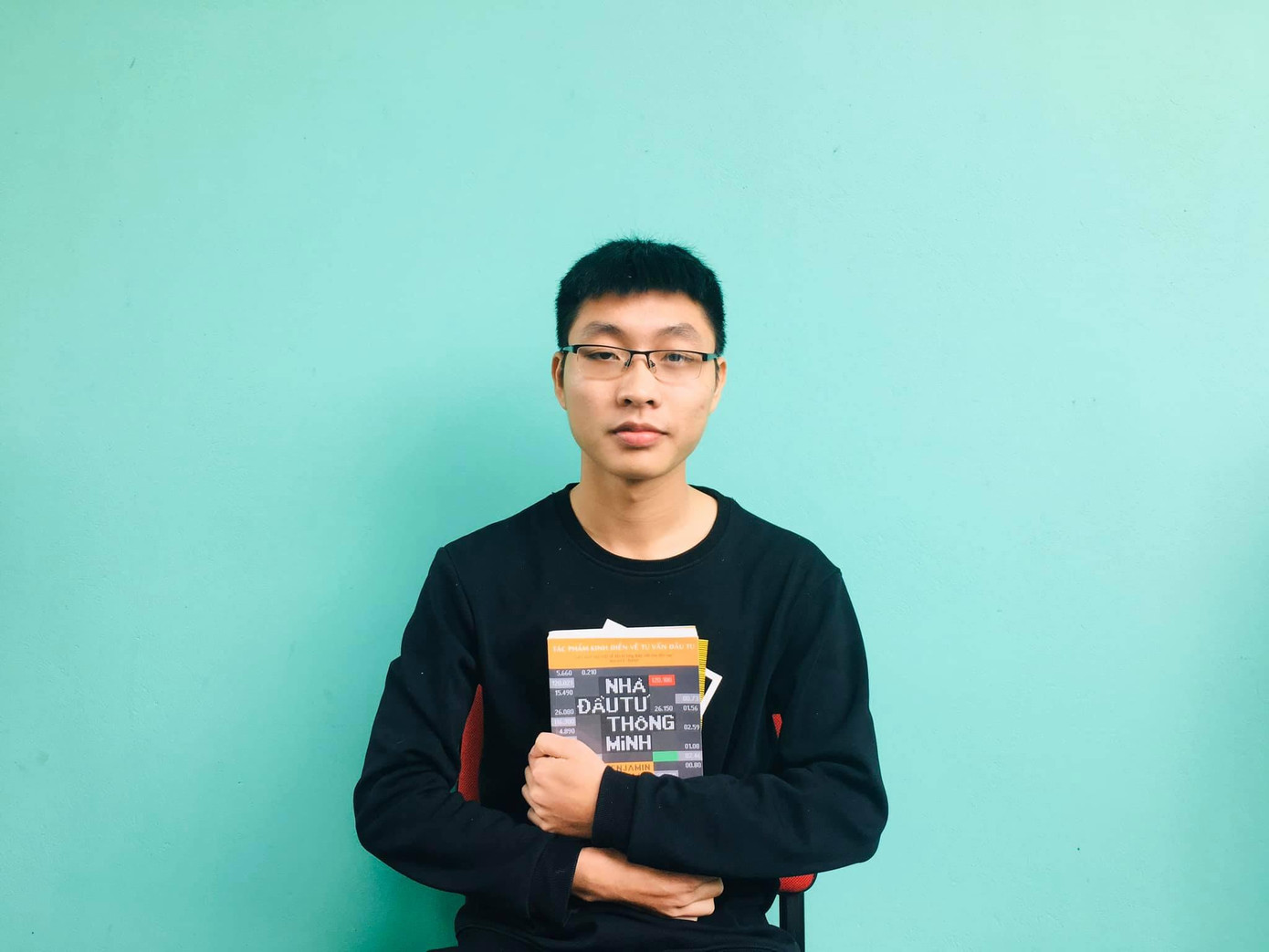 Mang trong mình sở thích đọc sách, Công Hoan chia sẻ: "Mỗi một thể loại cho mình một góc nhìn mới về cuộc sống. Mỗi cuốn sách như một người thầy của mình." Mang trong mình sở thích đọc sách, Công Hoan chia sẻ: "Mỗi một thể loại cho mình một góc nhìn mới về cuộc sống. Mỗi cuốn sách như một người thầy của mình."