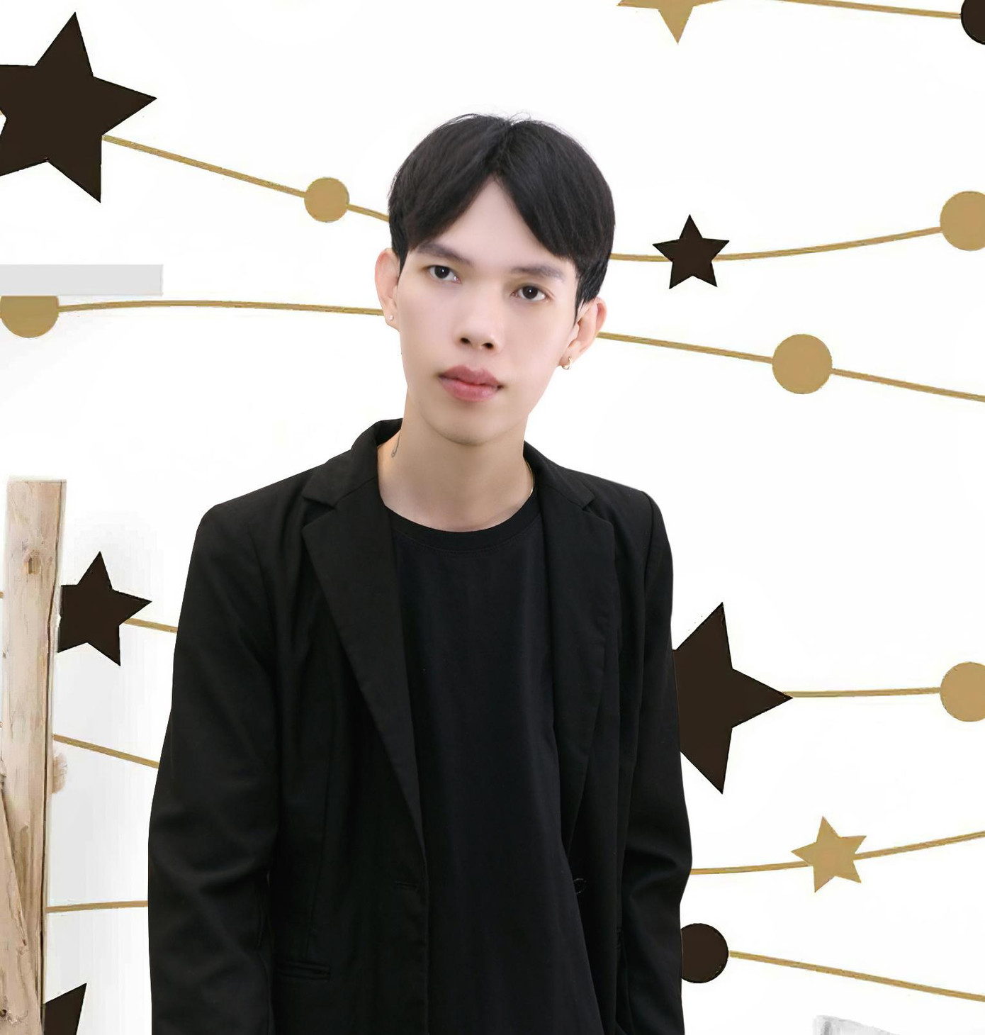 Vốn xuất thân trong gia đình thuộc diện khó khăn, không có truyền thống nghệ thuật, thế nhưng Gia Lạc lại có niềm đam mê đặc biệt với dòng nhạc dân ca quê hương.