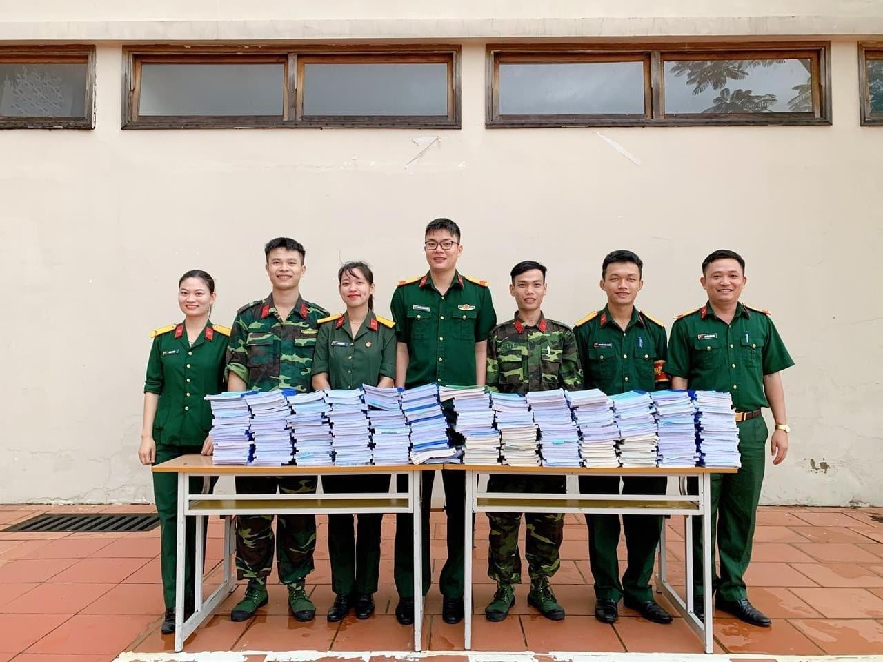 Nhờ có sự giúp đỡ của các anh chị khóa trên, chàng trai đã dần tự tin, trưởng thành và bản lĩnh hơn.