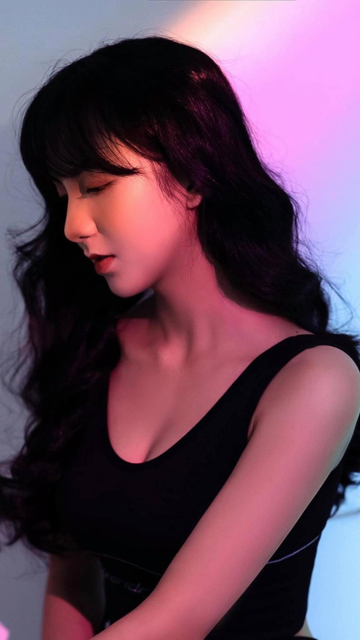 Với Thu Hương, vết thương không lành theo cách chúng ta muốn, chúng lành theo cách chúng cần. Với Thu Hương, vết thương không lành theo cách chúng ta muốn, chúng lành theo cách chúng cần.