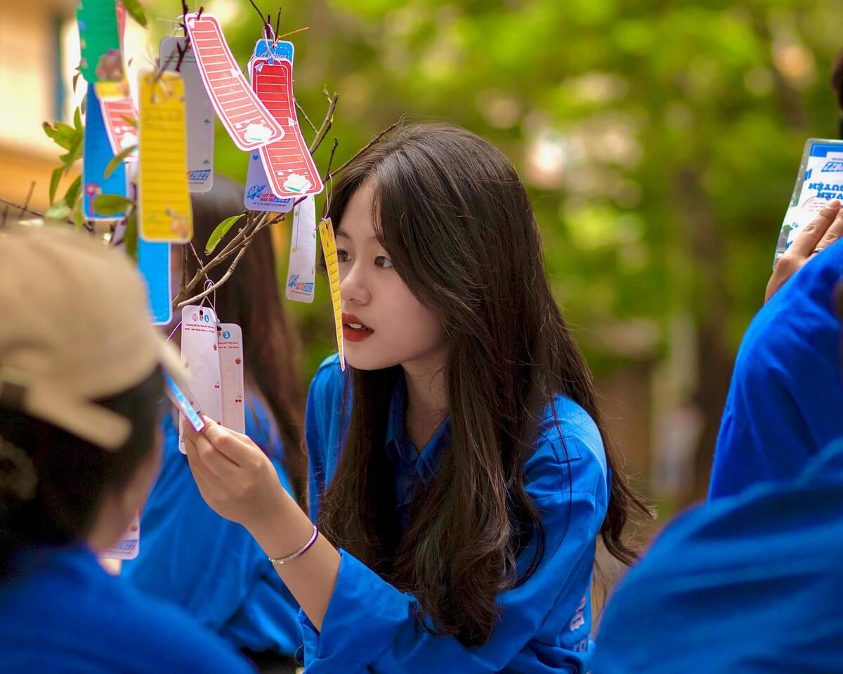 Lan Anh trong màu áo xanh tình nguyện tại chiến dịch Tiếp sức mùa thi 2021. Lan Anh trong màu áo xanh tình nguyện tại chiến dịch Tiếp sức mùa thi 2021.