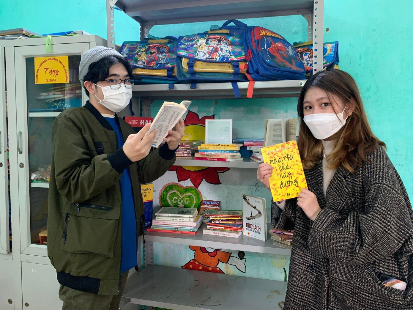 Diễm Quỳnh (bên phải) tham gia tình nguyện tại Bắc Giang. Diễm Quỳnh (bên phải) tham gia tình nguyện tại Bắc Giang.